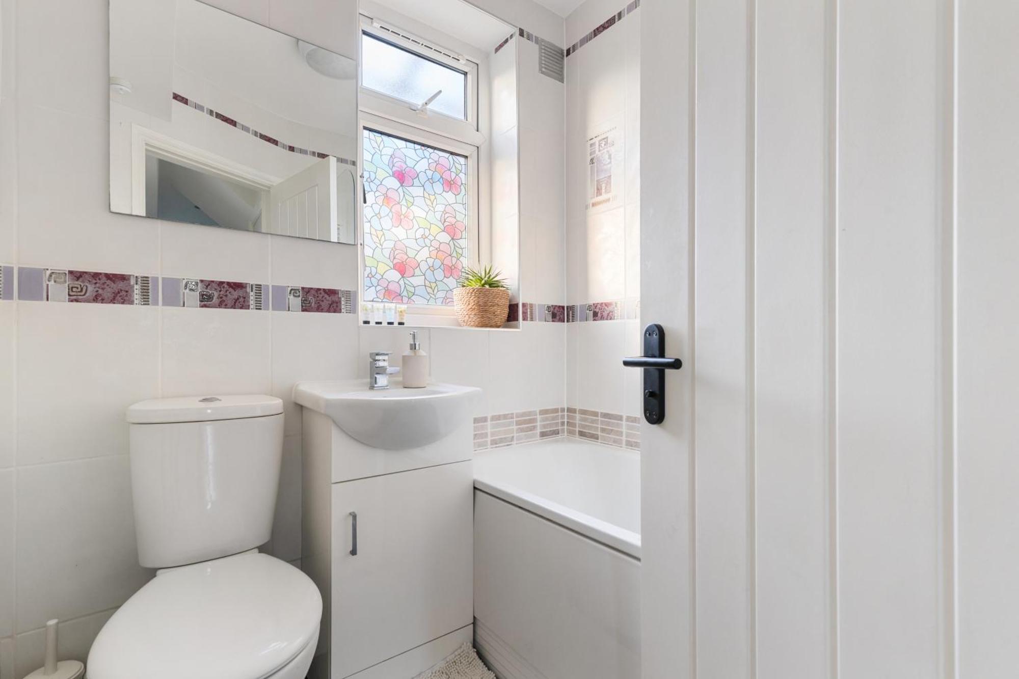 New Luxurious 4 Bedroom Apartment *