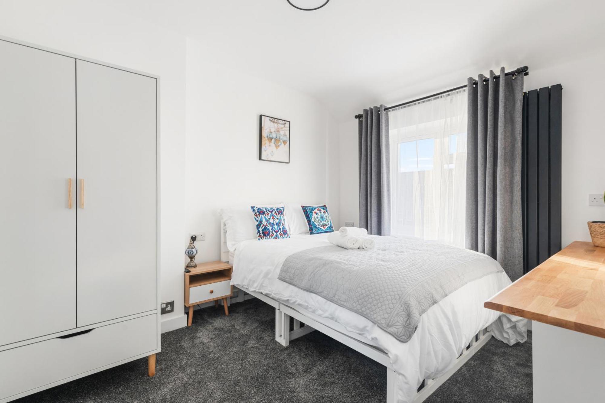 Apartment New Luxurious 4 Bedroom *
