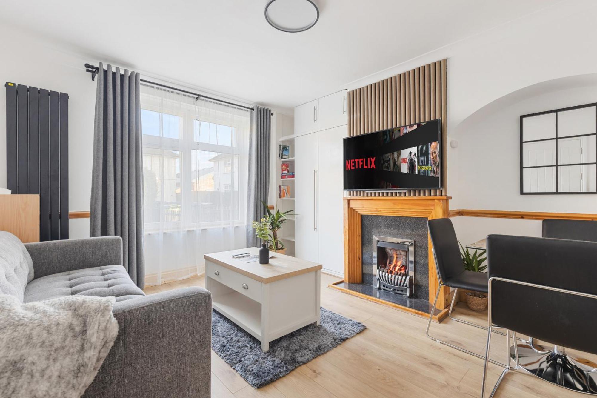 New Luxurious 4 Bedroom Apartment *