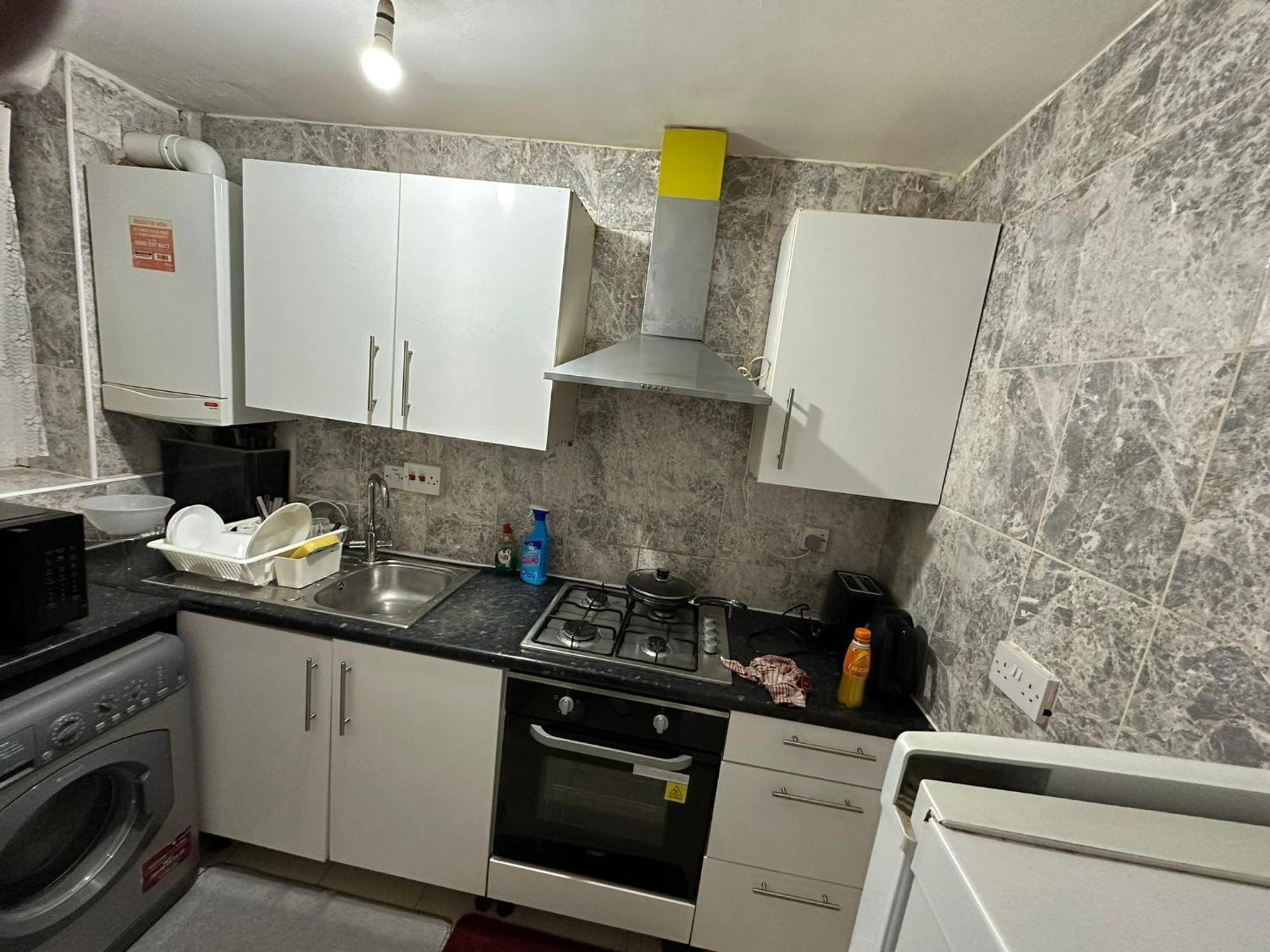 Beautiful Private Double In A Shared 3-bedroom Minutes Walk From Bethnal * Londen