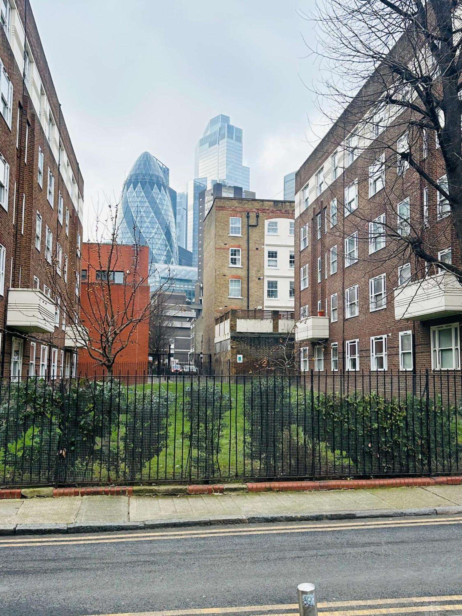 Apartment Flat In Aldgate East, *