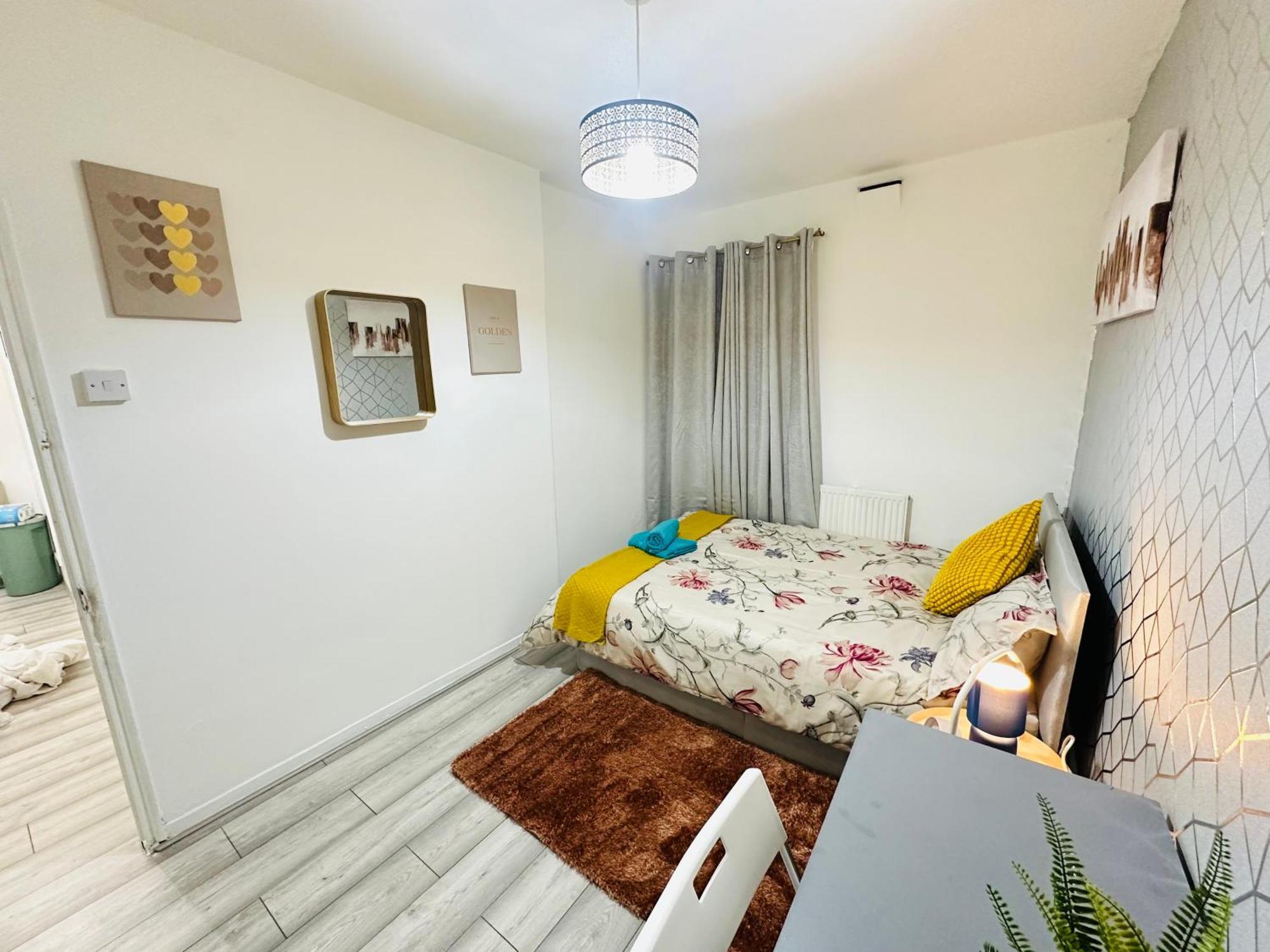 Flat In Aldgate East, *