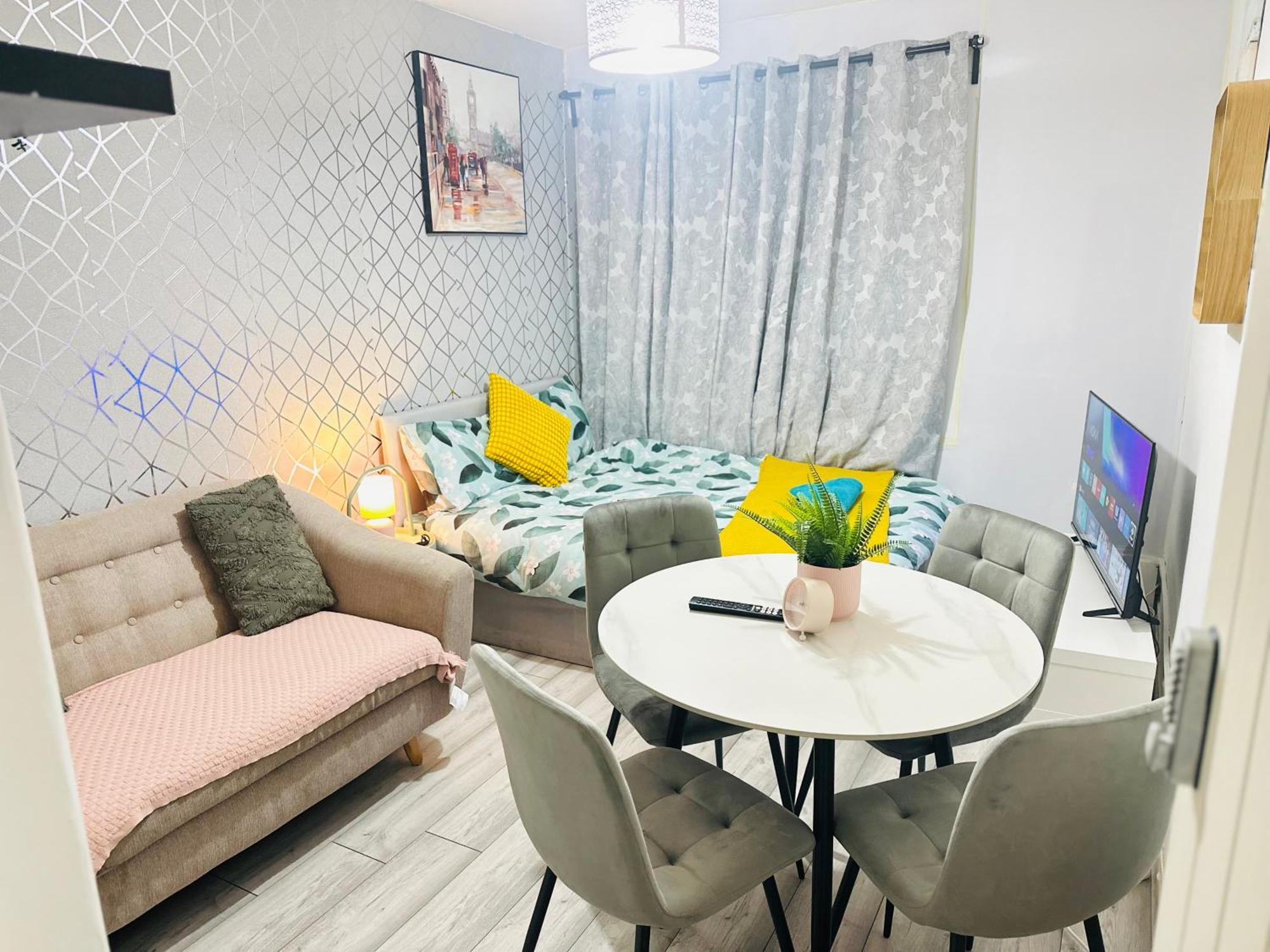Flat In Aldgate East, Apartment London