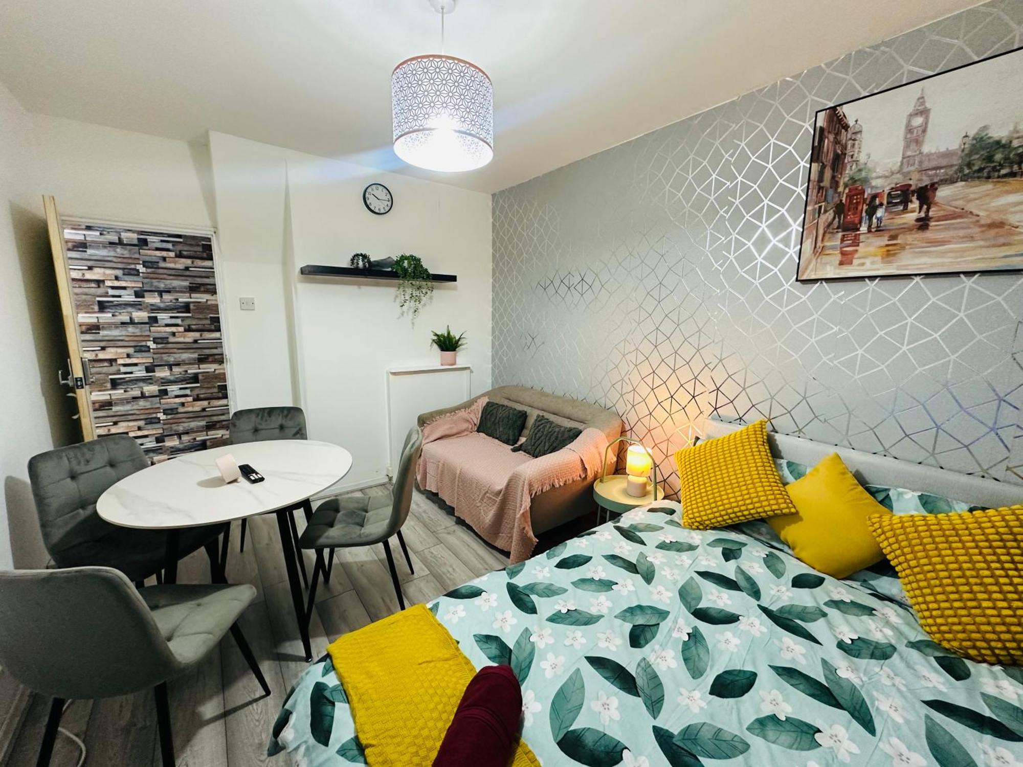 Flat In Aldgate East, Apartment London