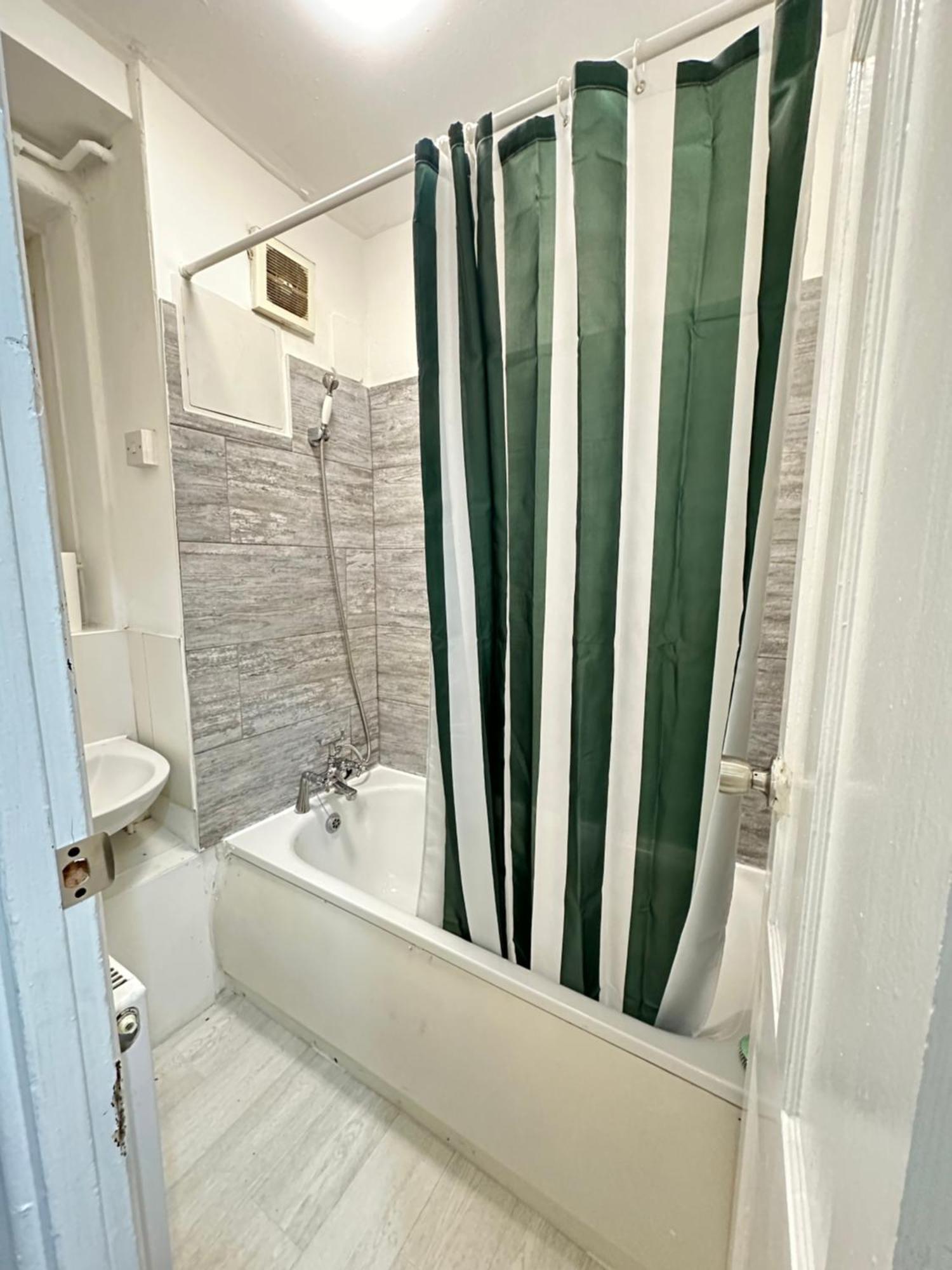 Flat In Aldgate East, Apartment *