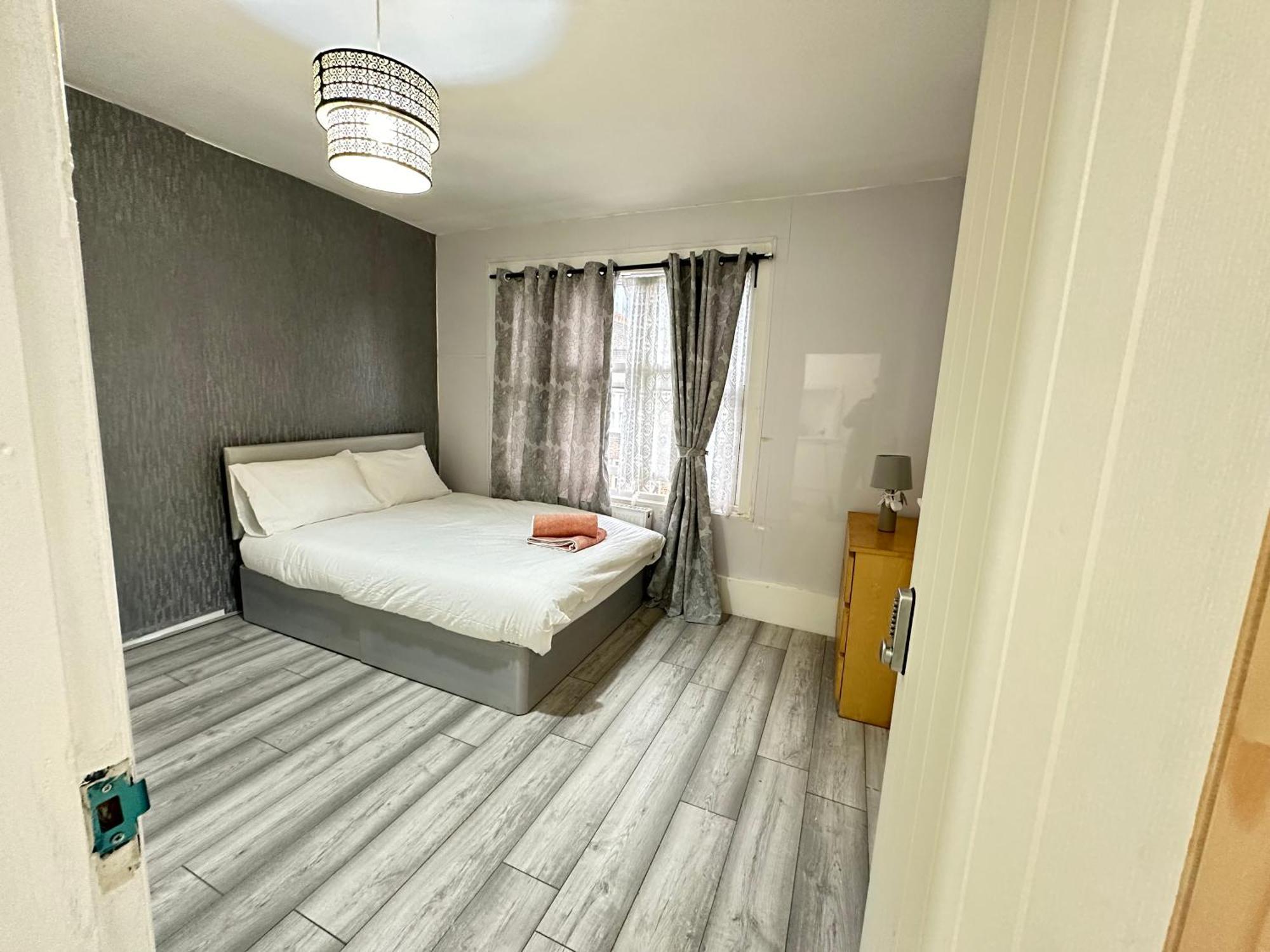 Flat In Aldgate East, *