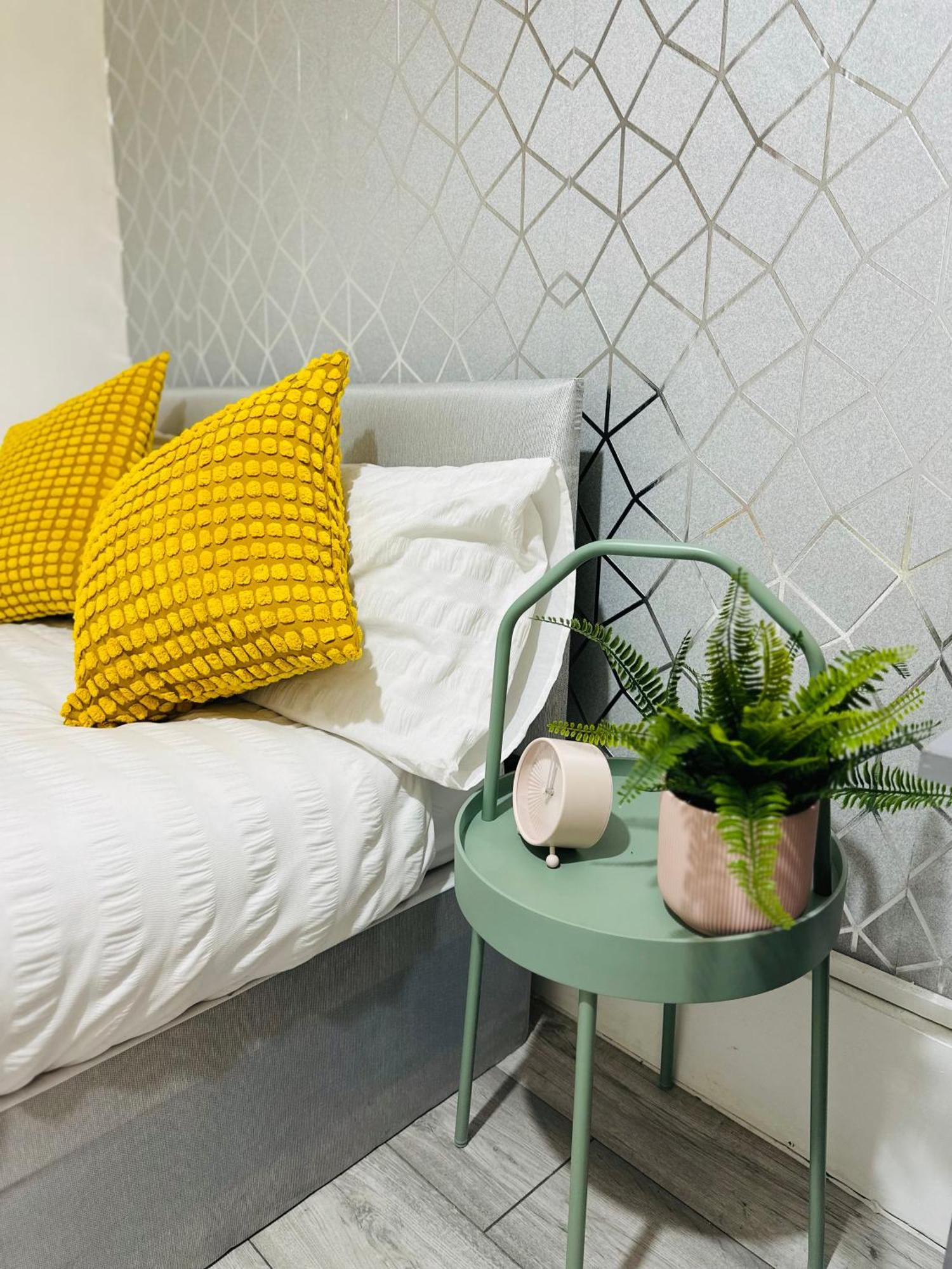 Flat In Aldgate East, * London