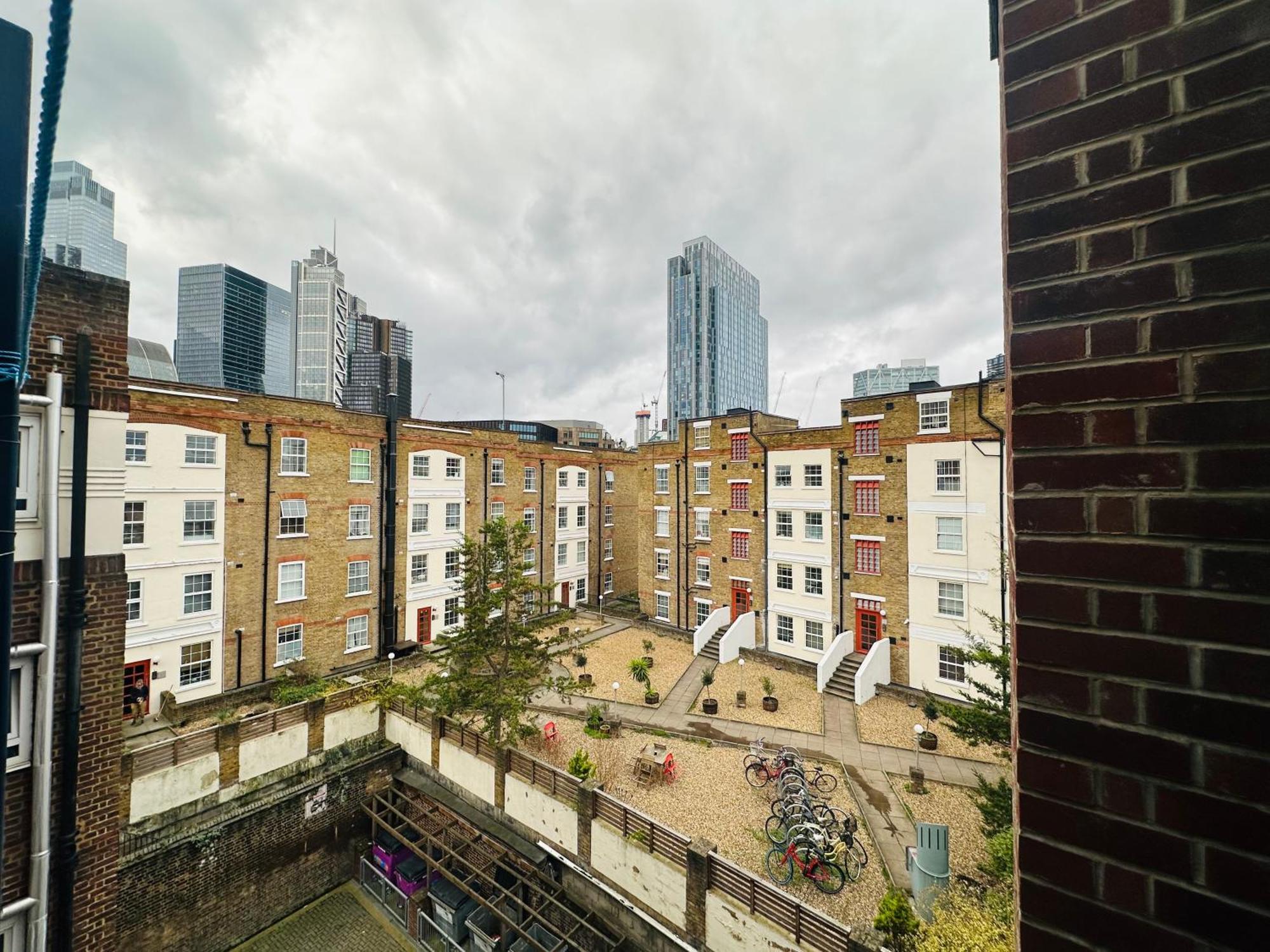 Flat In Aldgate East, Apartment