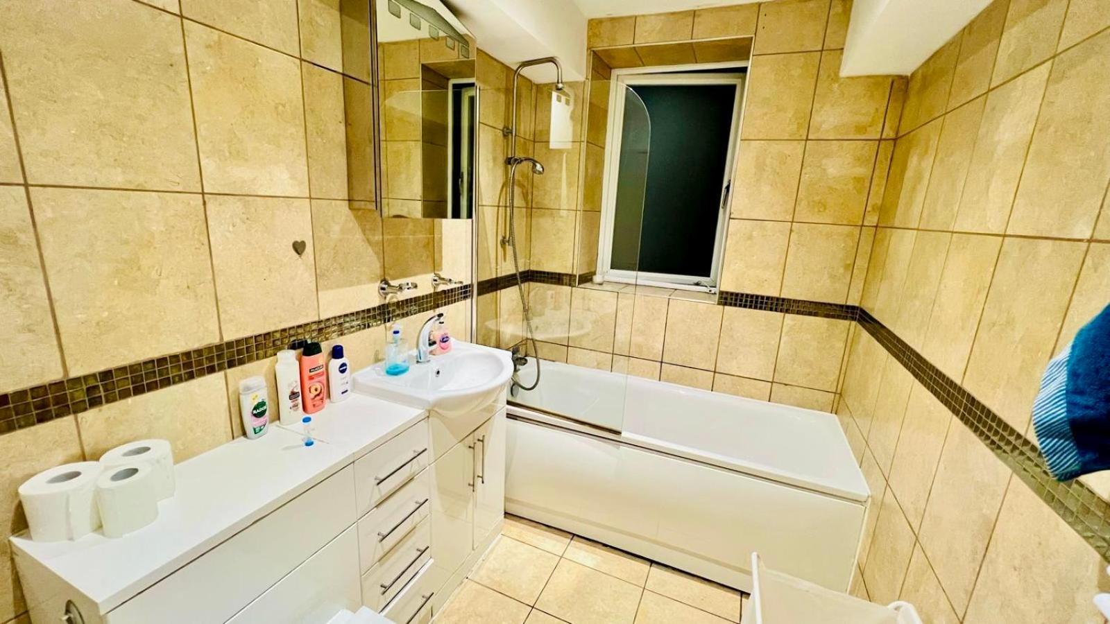 Ar7 Sunset Luxurious In Zone-1 Including One Family Twin With Its Own Stunning Private Terrace Londen
