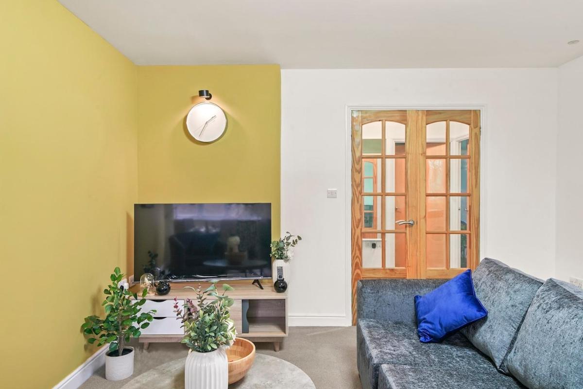 Appartement Comfortable 2-bed Flat, Free Parking, Near Excel *