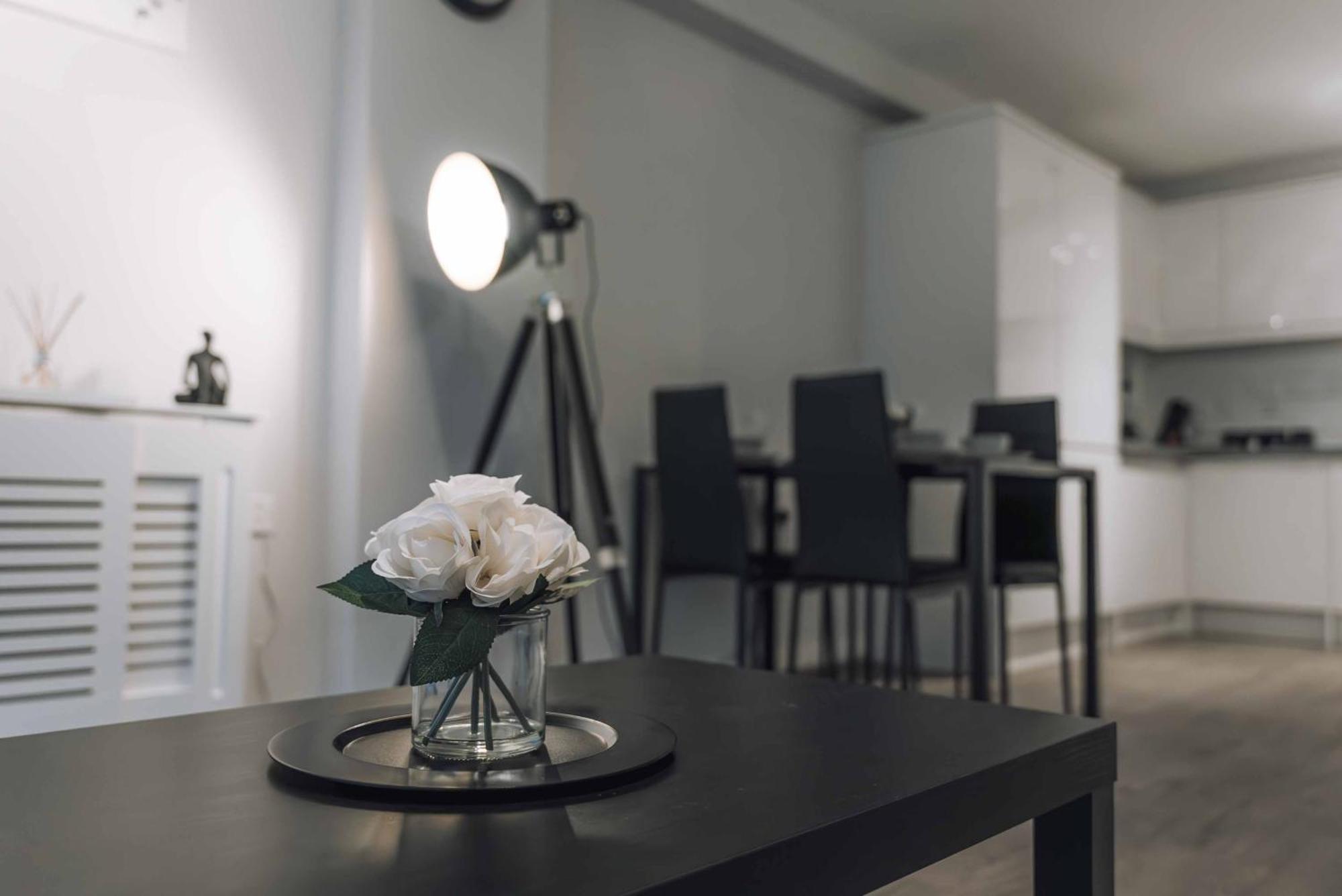 Executive 2 Bed Flat Near Stratford Station - Ideal For Corporate Stays * London