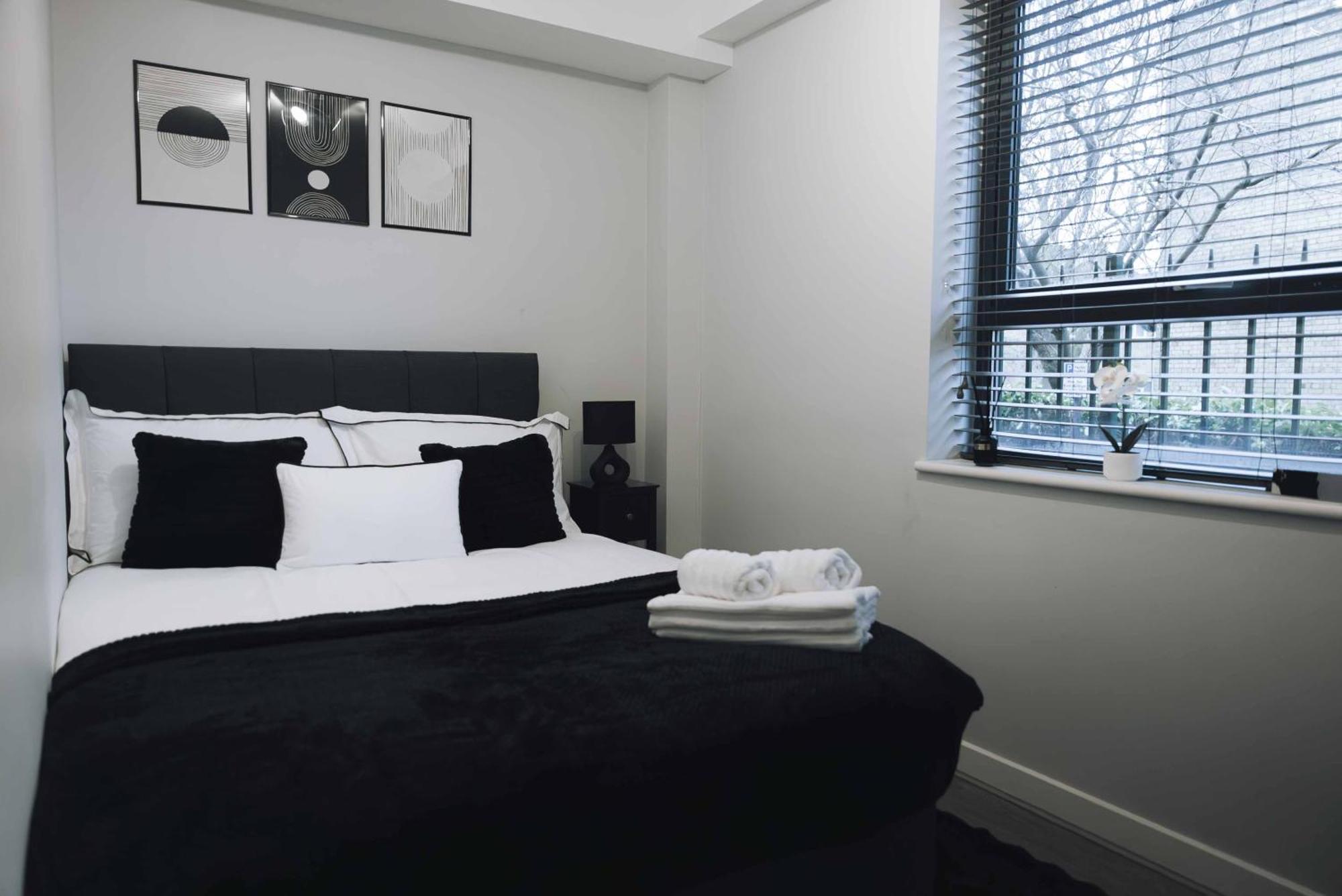 Executive 2 Bed Flat Near Stratford Station - Ideal For Corporate Stays