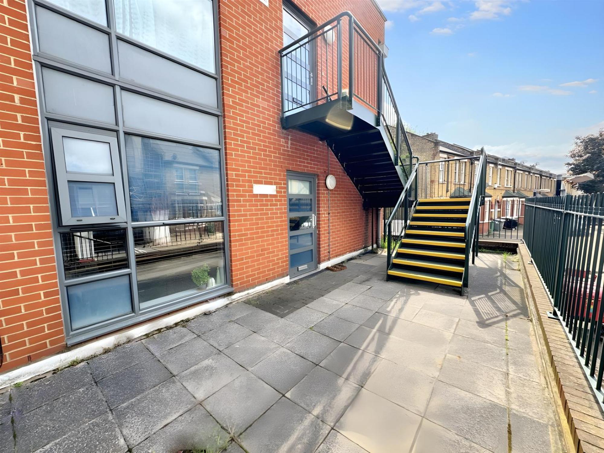 Executive 2 Bed Flat Near Stratford Station - Ideal For Corporate Stays Apartment
