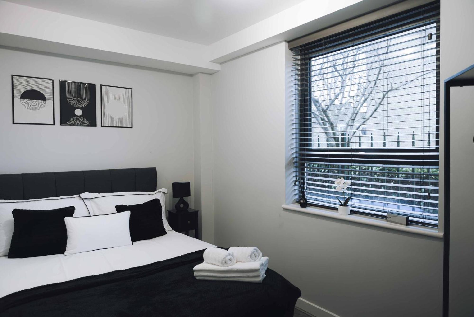 Executive 2 Bed Flat Near Stratford Station - Ideal For Corporate Stays