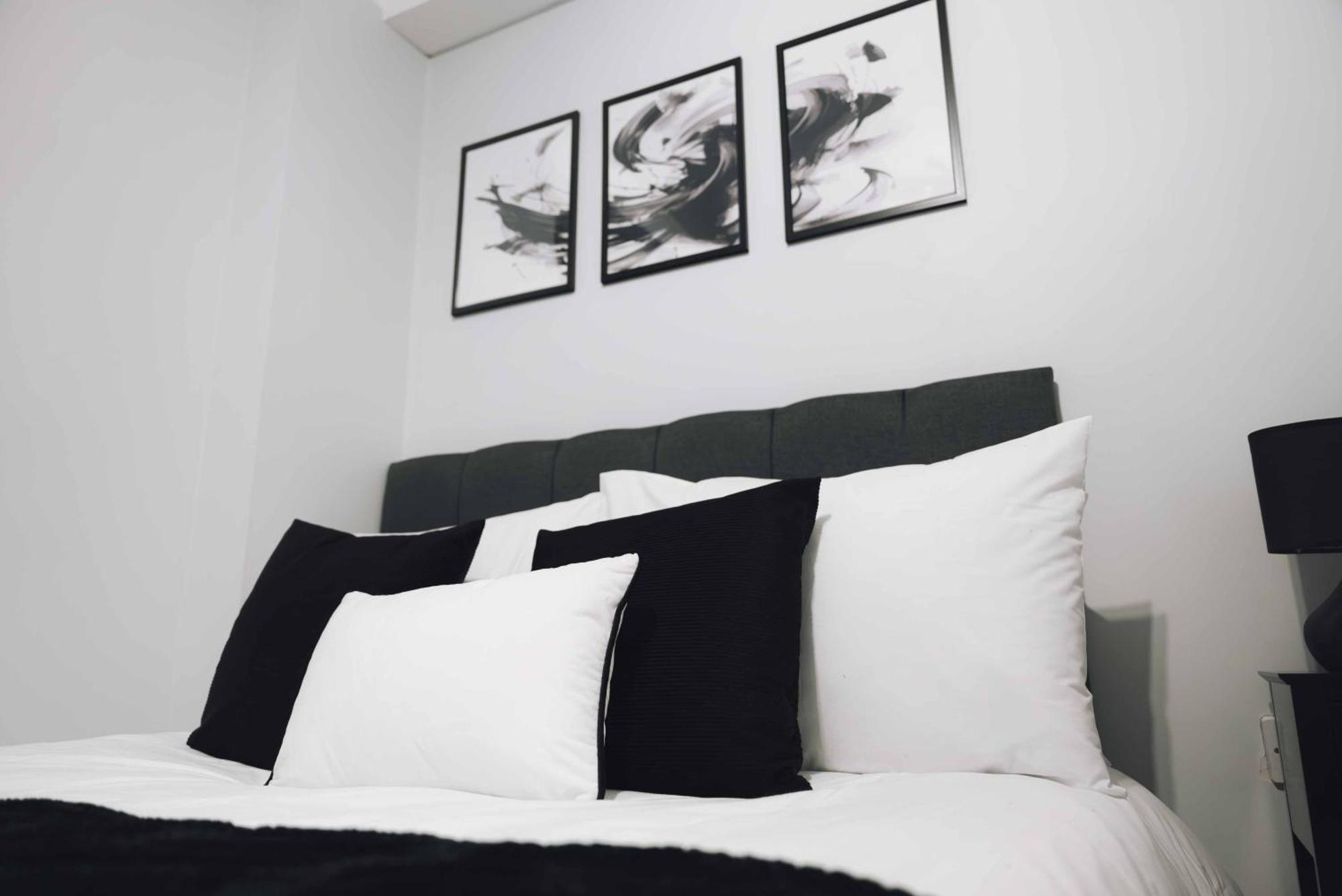 Executive 2 Bed Flat Near Stratford Station - Ideal For Corporate Stays Apartment *
