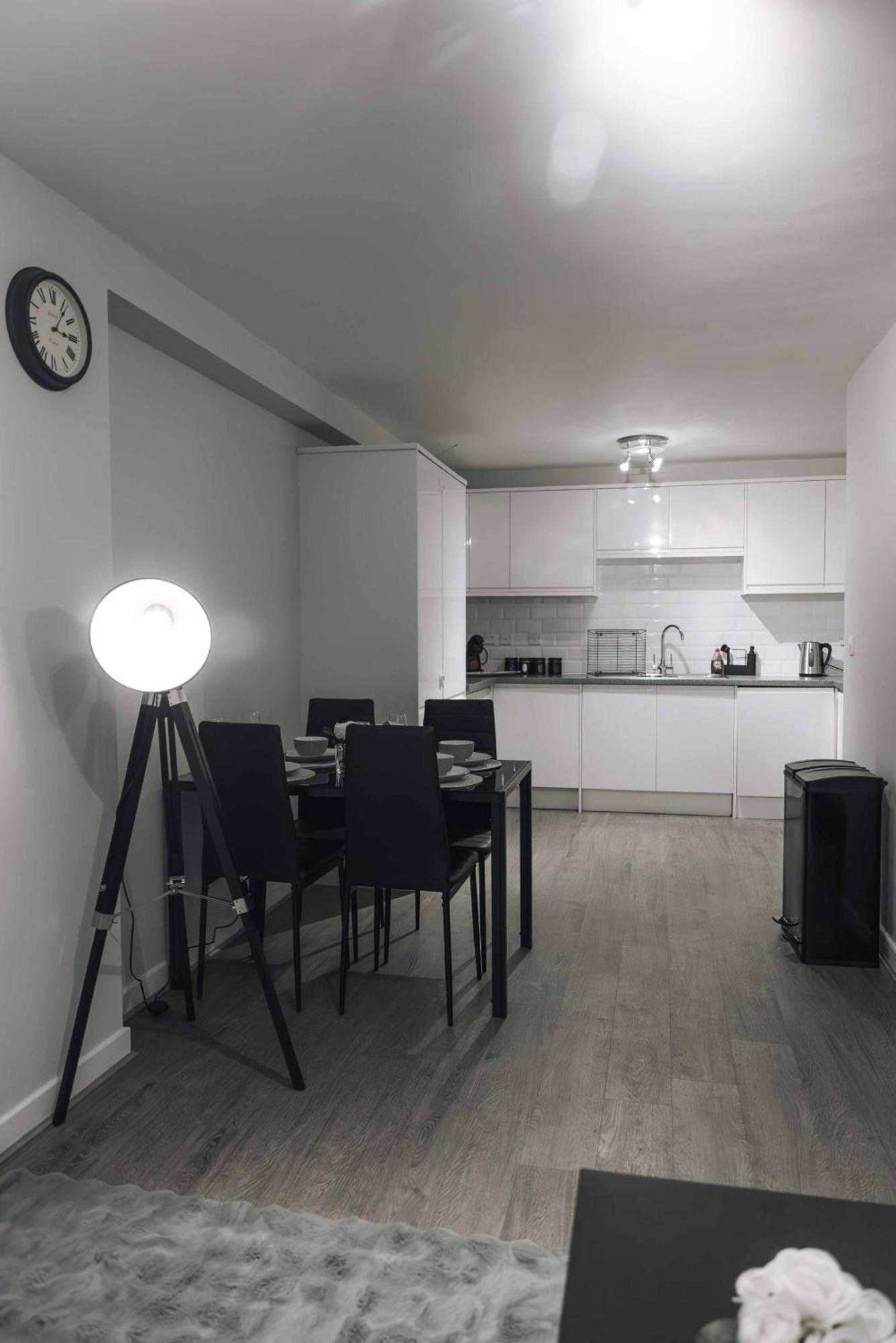 Apartment Executive 2 Bed Flat Near Stratford Station - Ideal For Corporate Stays *