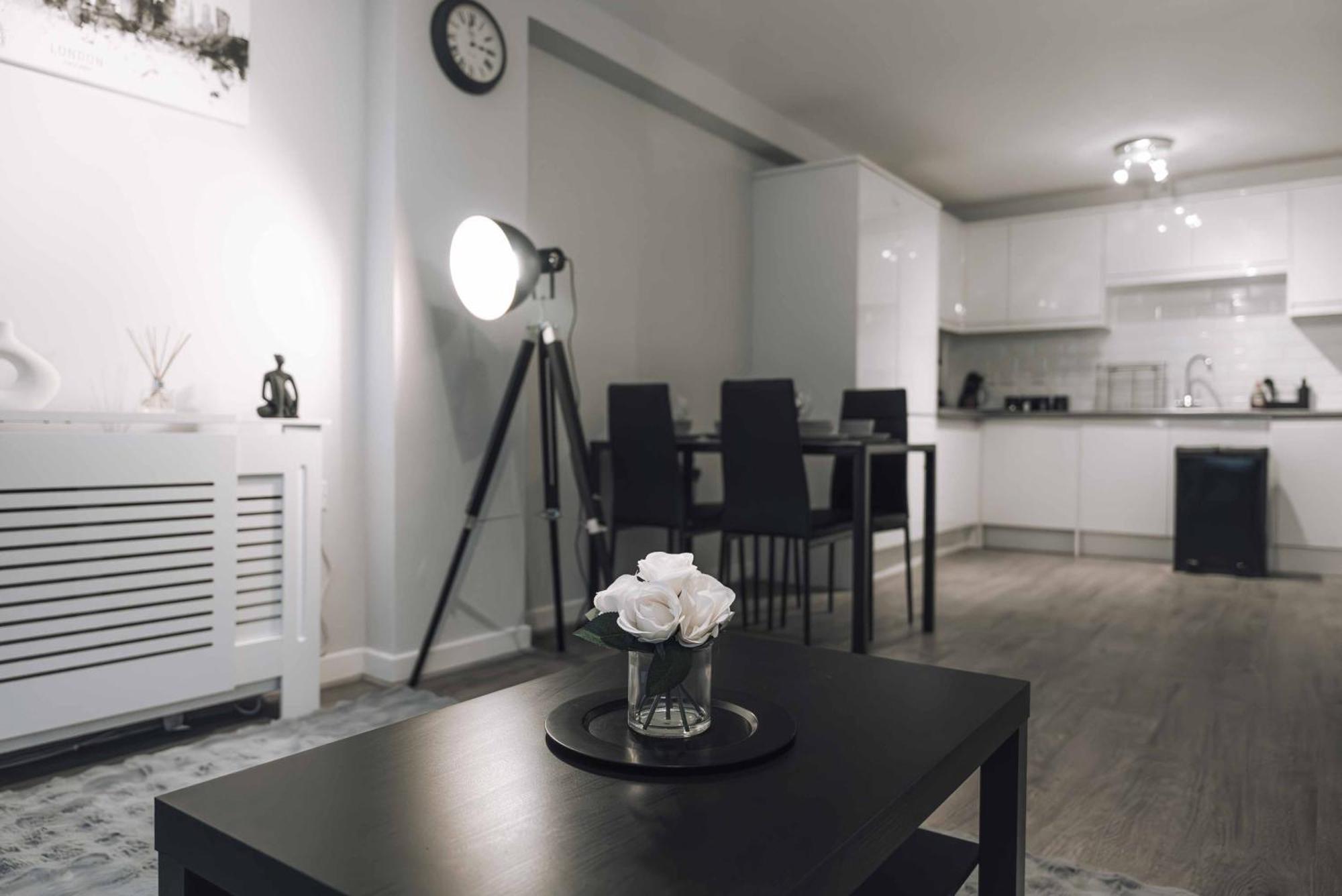 Executive 2 Bed Flat Near Stratford Station - Ideal For Corporate Stays Apartment London