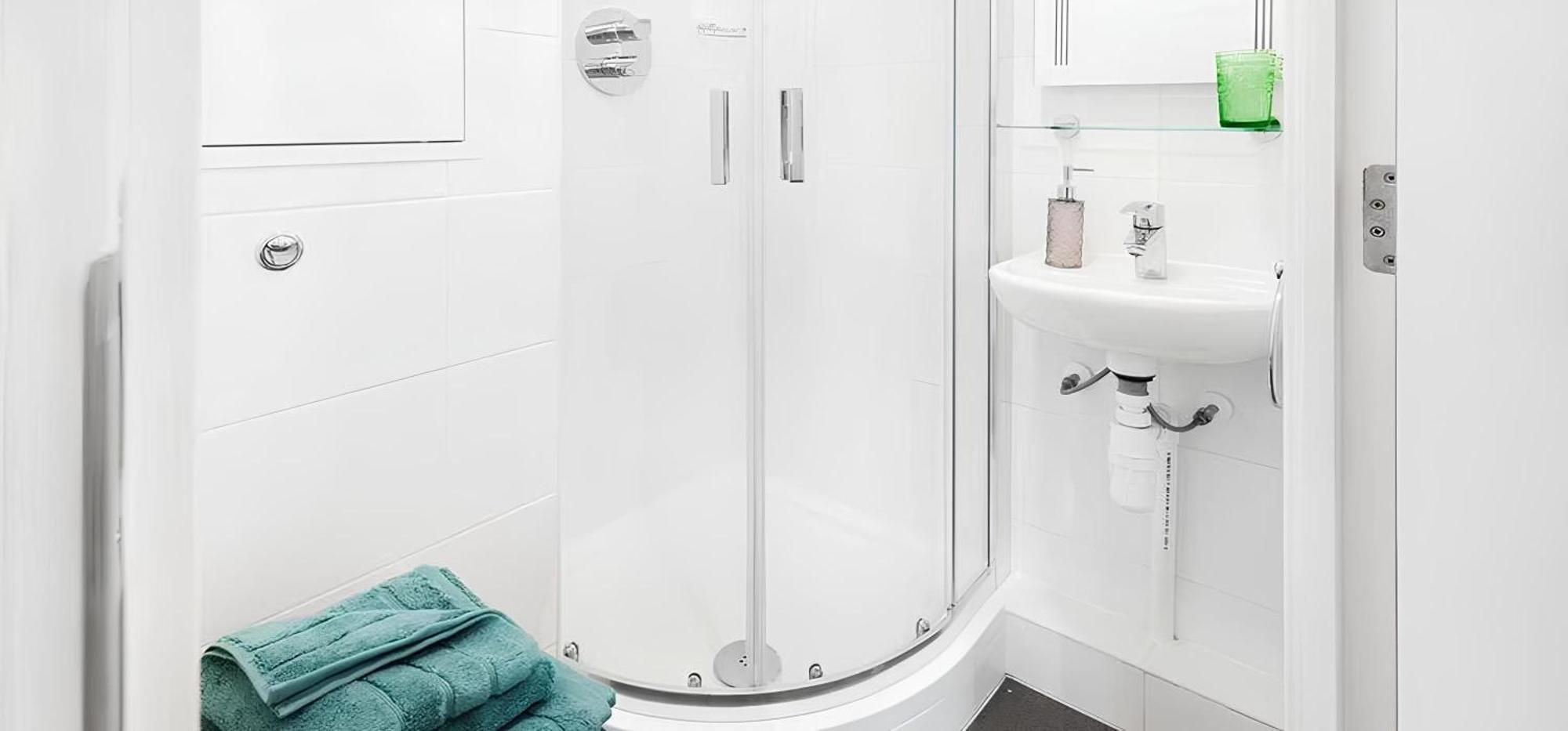 Chapter Lewisham Student Only, Cozy Budget With Shared Washroom * London
