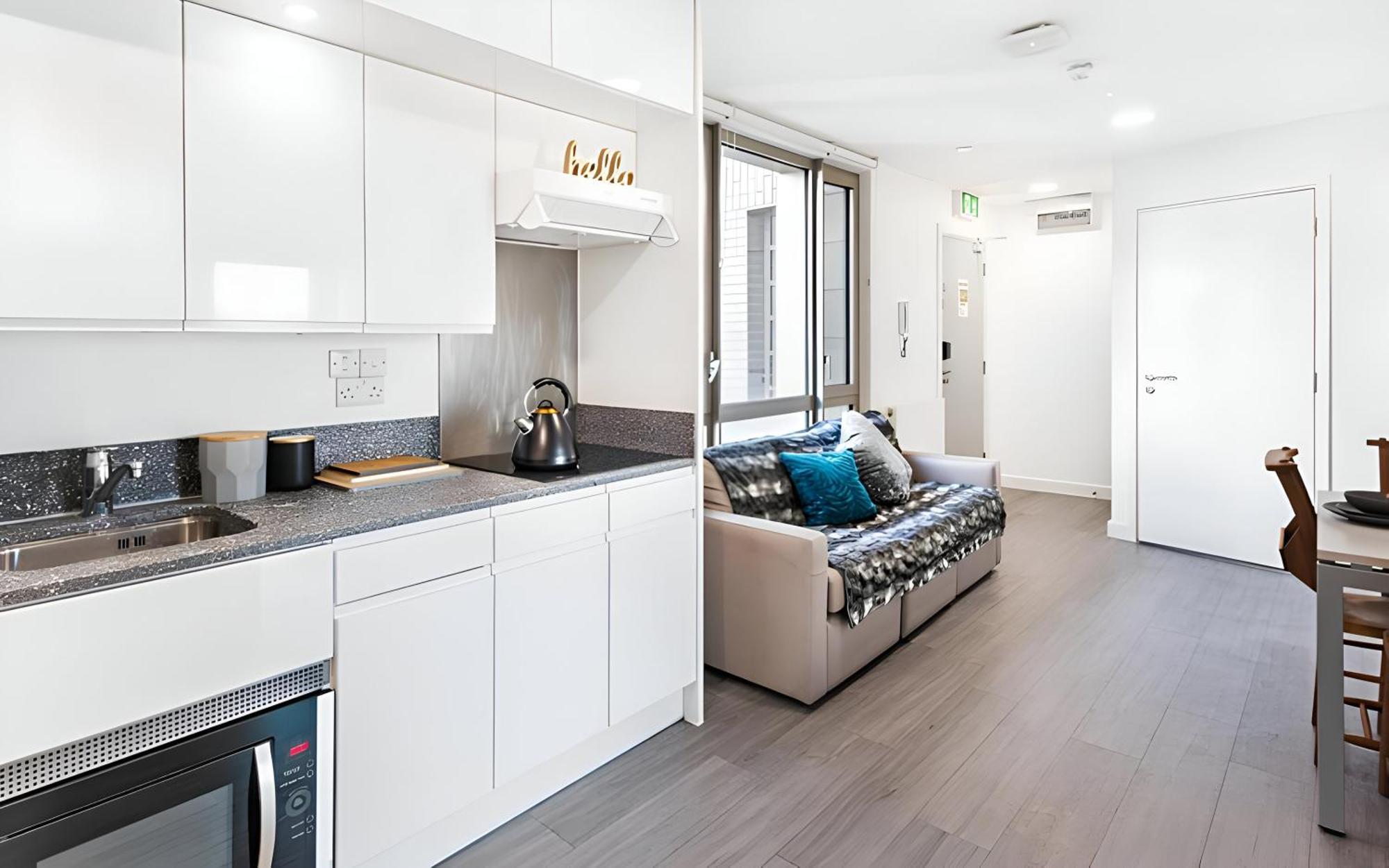 Apartment Chapter Lewisham Student Only, Cozy Budget With Shared Washroom *