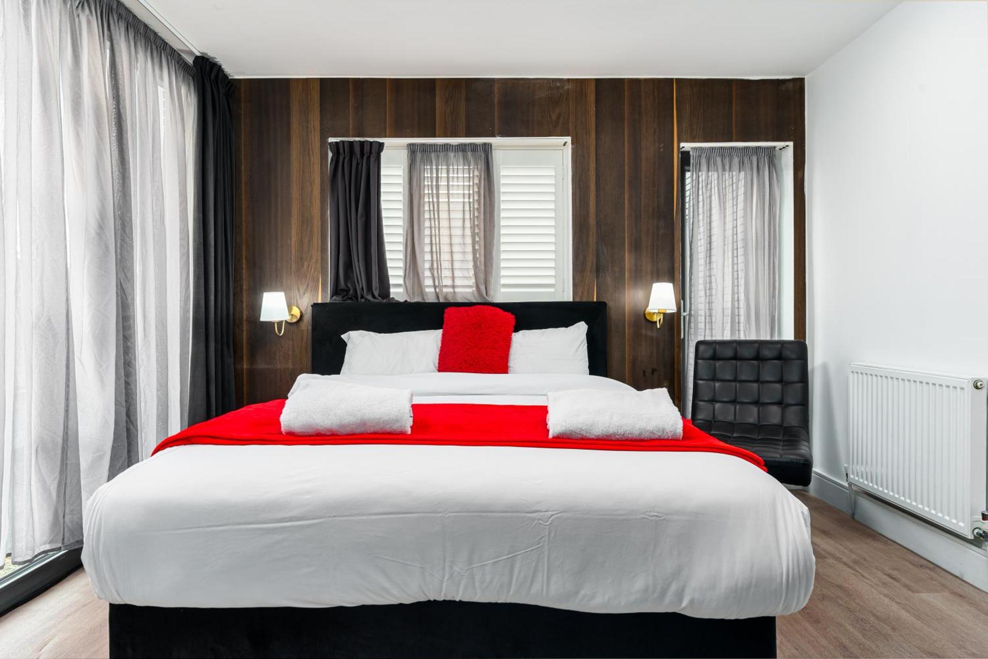 The Whitechapel Hotel 4*