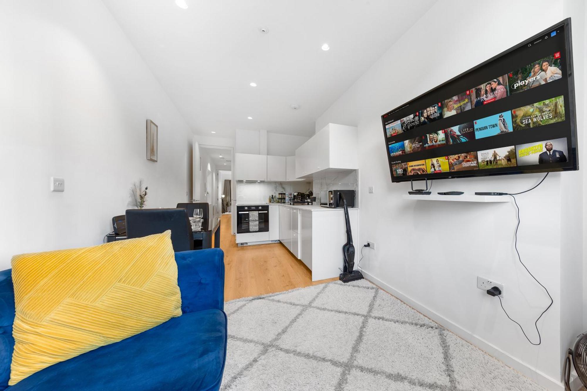 Modern Luxury Next To Aldgate East Station And Tower Of * London