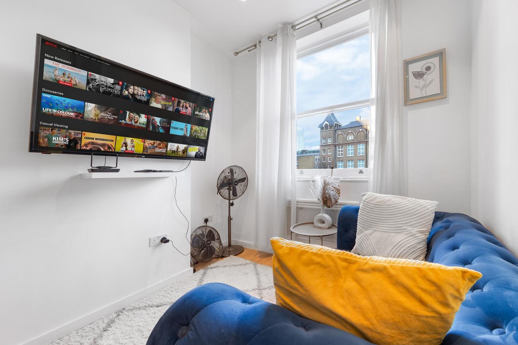 Modern Luxury Next To Aldgate East Station And Tower Of London