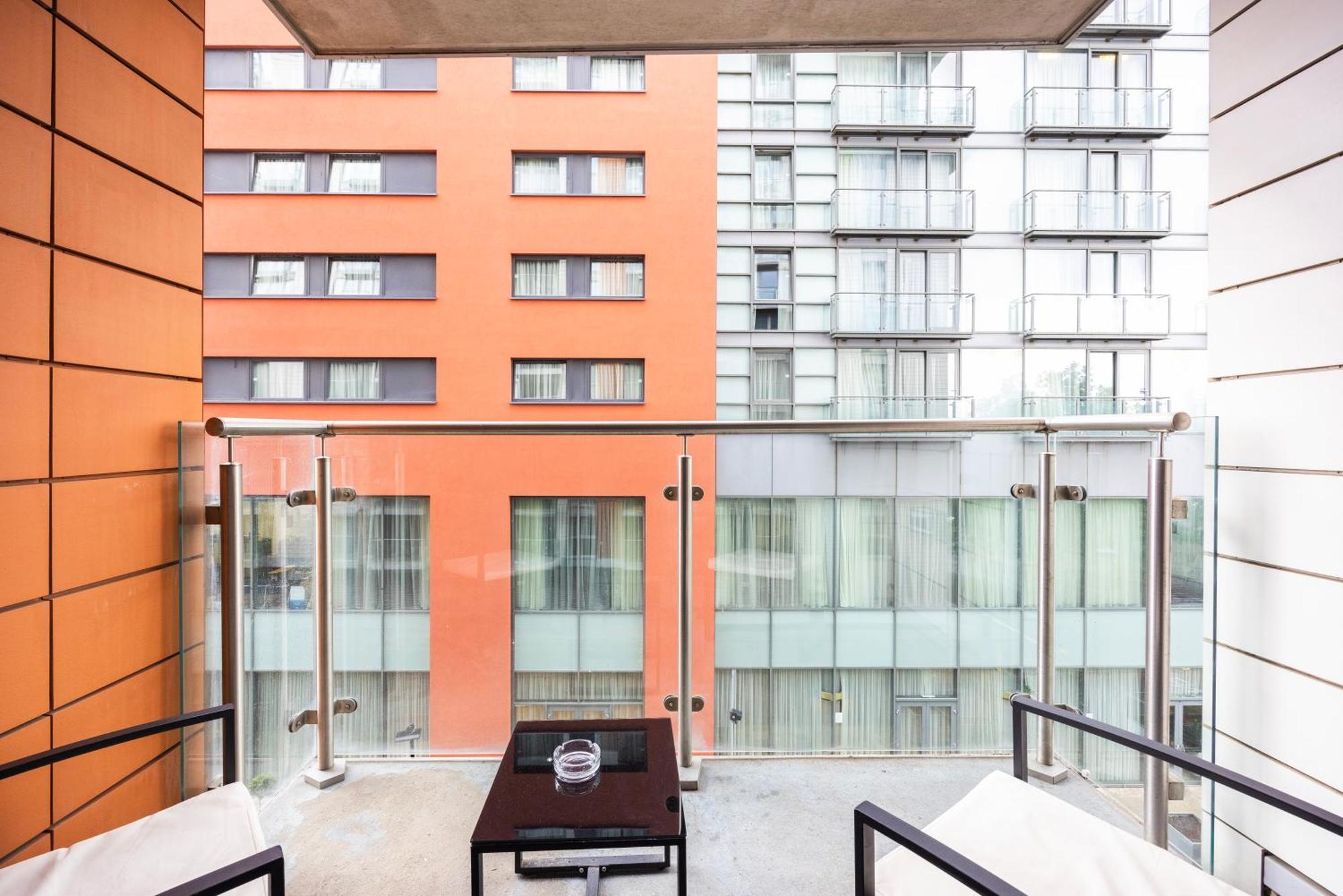 Crowne Views Apartment London