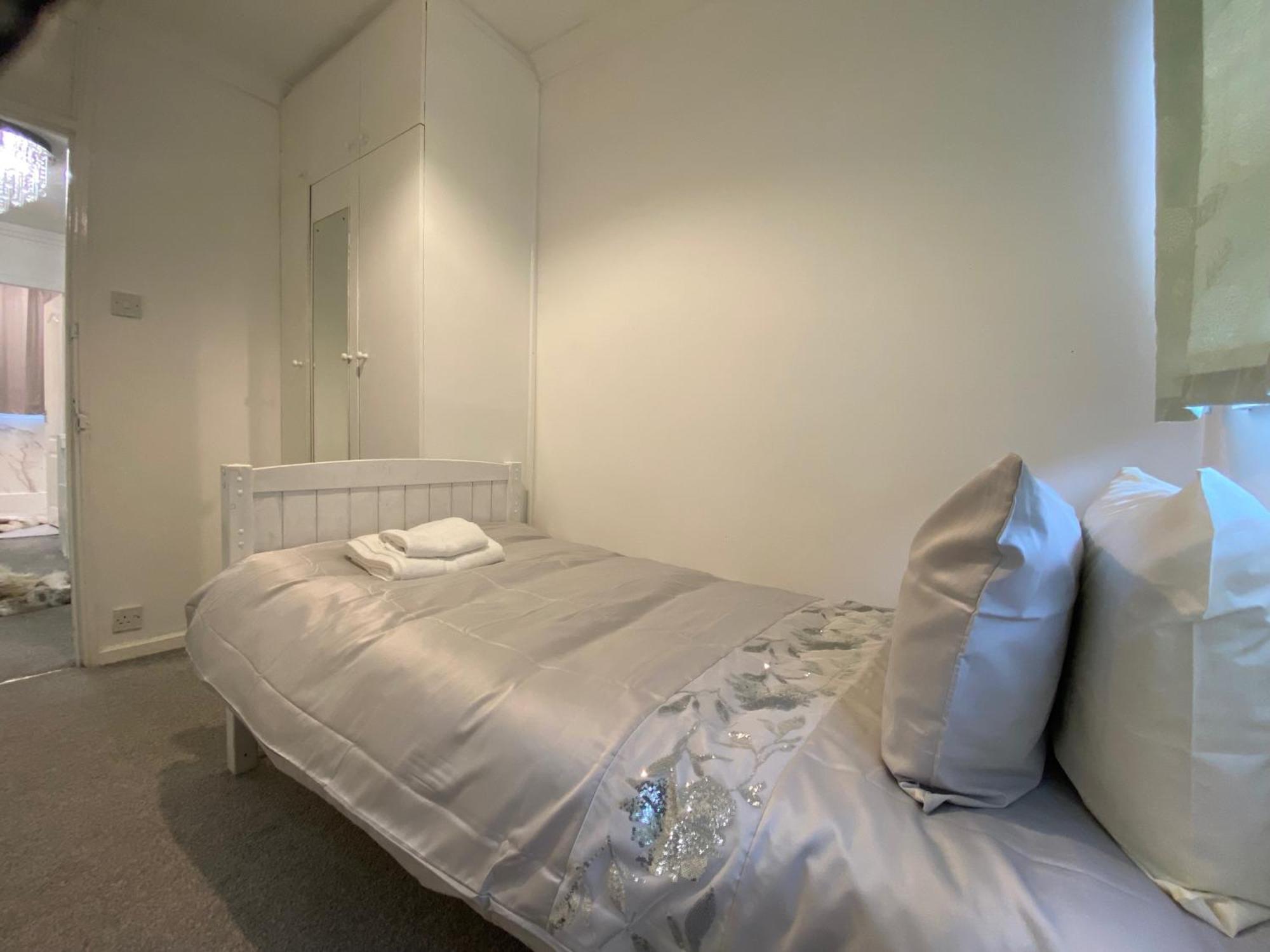 Holiday home Charm - 3 Bedroom House Near Canary Wharf *