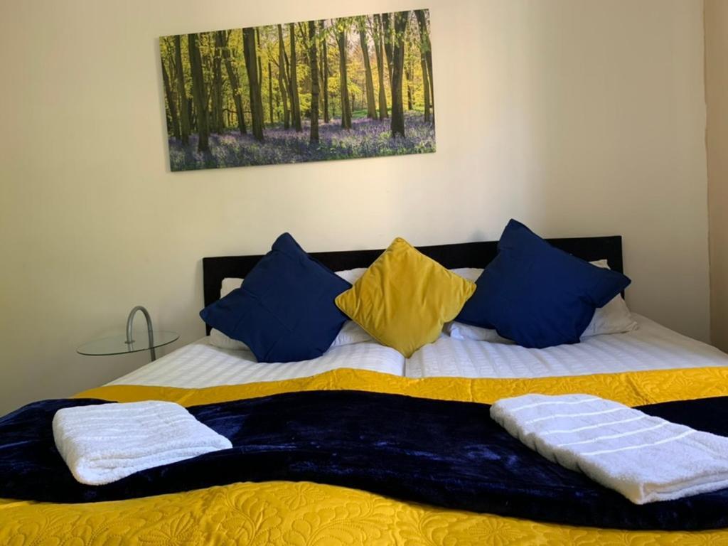 2 Bedrooms Modern Apartment, Full Kitchen, 5 Minutes Tube Station Apartamento *