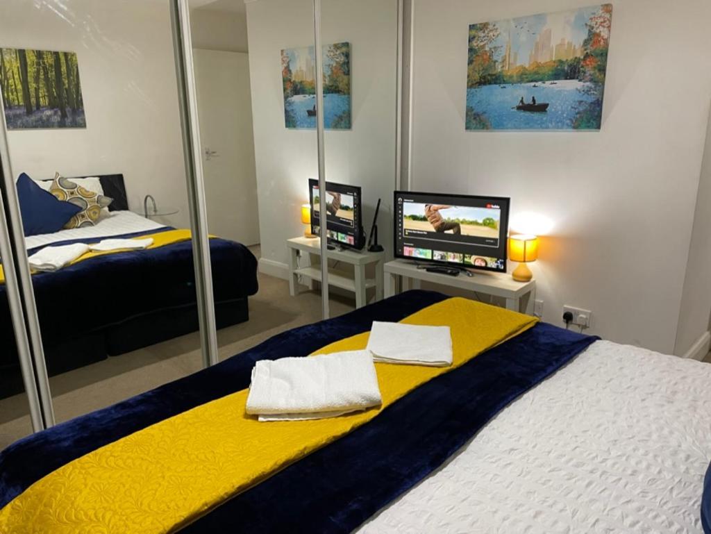 2 Bedrooms Modern Apartment, Full Kitchen, 5 Minutes Tube Station * Londres