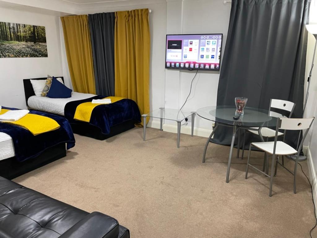 2 Bedrooms Modern Apartment, Full Kitchen, 5 Minutes Tube Station Apartamento *