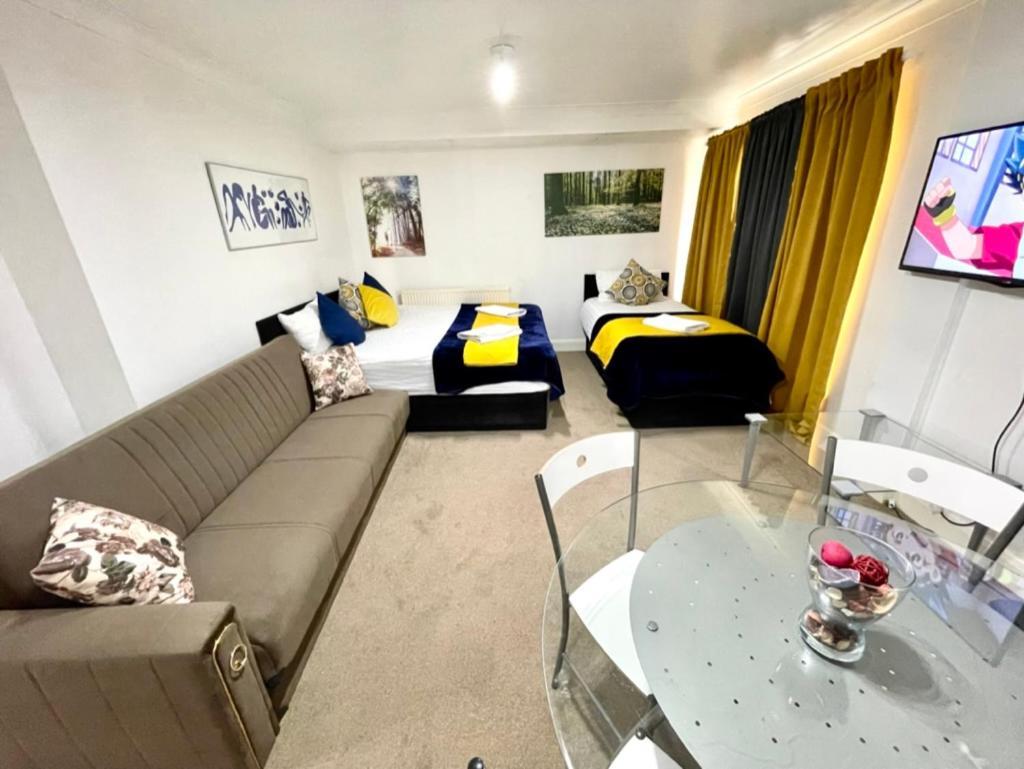 2 Bedrooms Modern Apartment, Full Kitchen, 5 Minutes Tube Station Londres