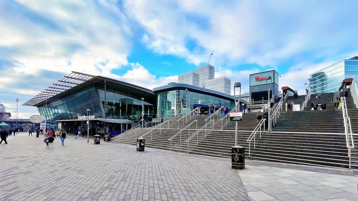 Apartment 10 Mins From Abba Arena With Free Parking London