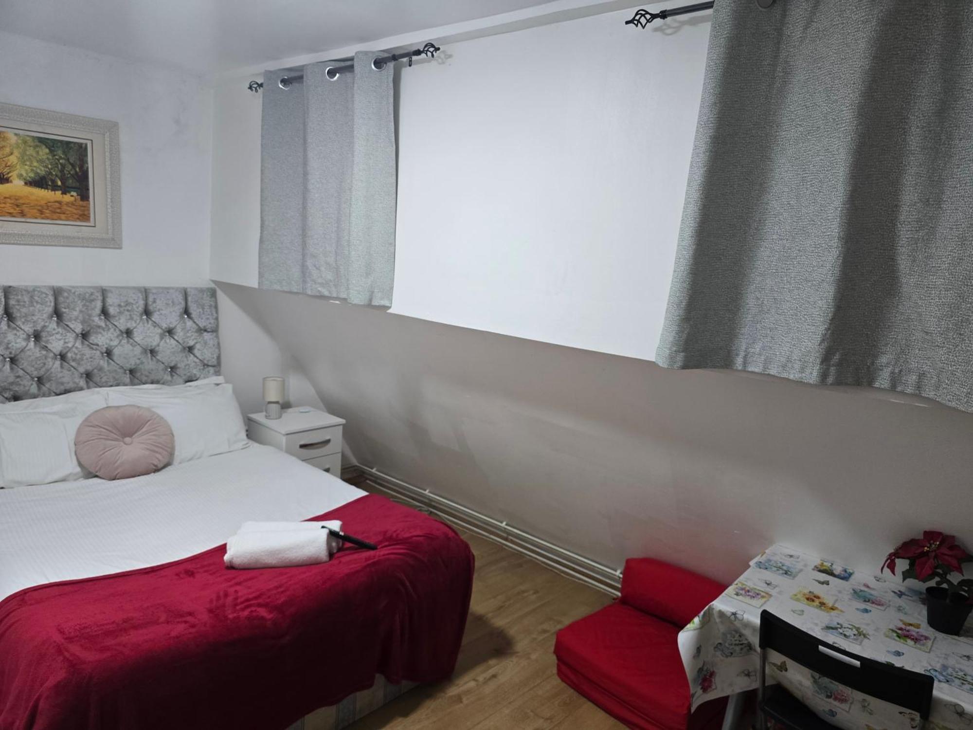Tower Bridge Roomzzzz Bed & Breakfast