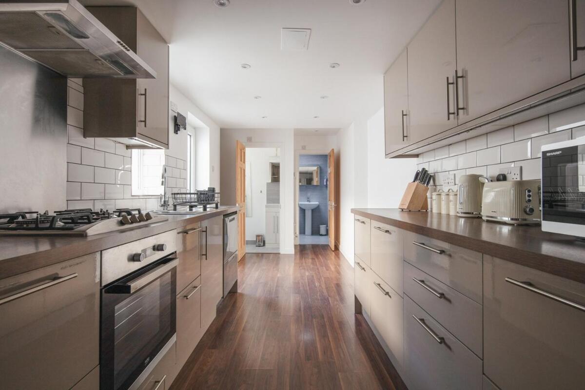 Apartment Spacious 3 Bedroom With Ps5 And Pool Table Near O2 Arena Canary Wharf And Elizabeth Line To