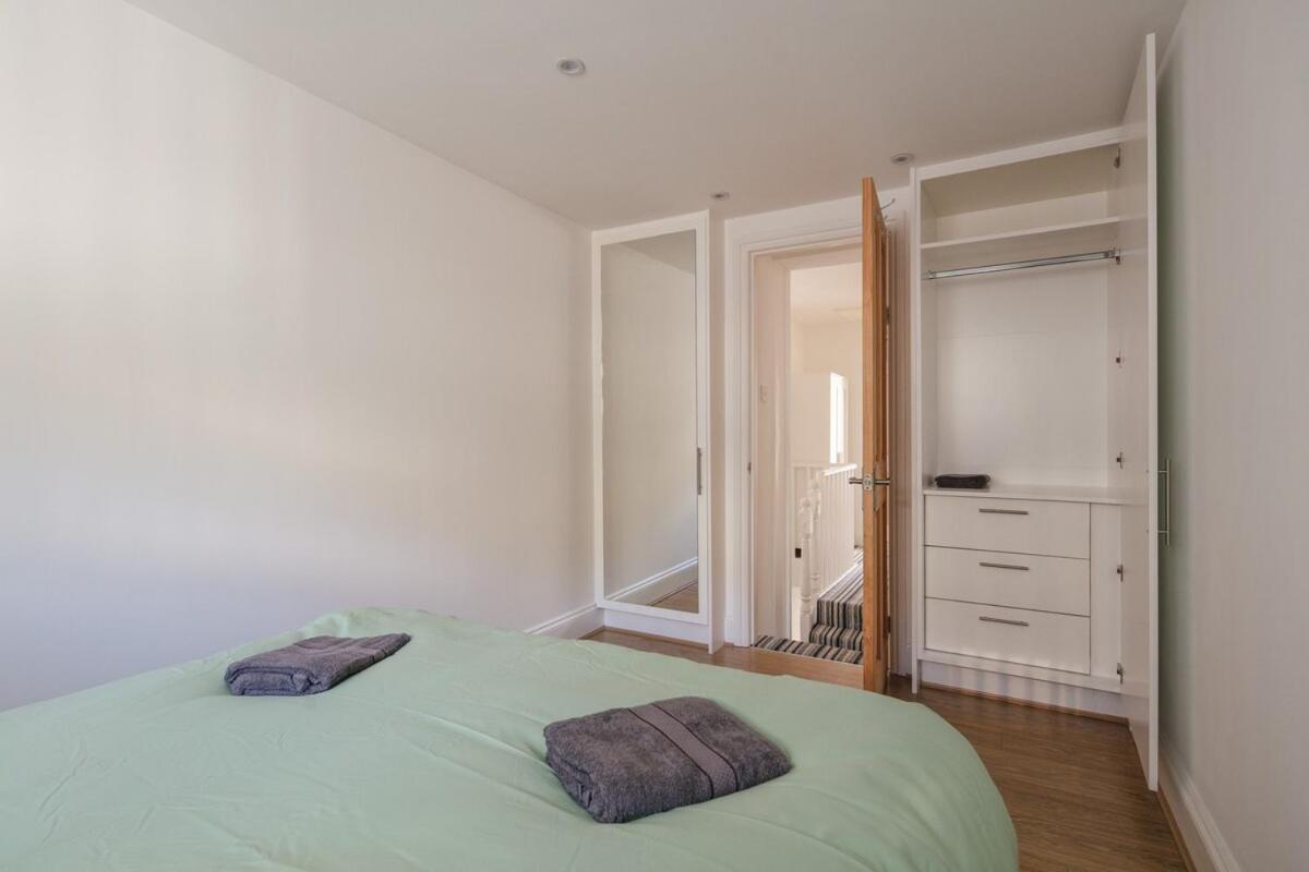 Apartment Spacious 3 Bedroom With Ps5 And Pool Table Near O2 Arena Canary Wharf And Elizabeth Line To London