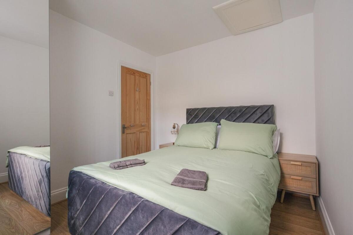 Apartment Spacious 3 Bedroom With Ps5 And Pool Table Near O2 Arena Canary Wharf And Elizabeth Line To *