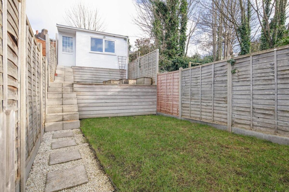 Spacious 3 Bedroom With Ps5 And Pool Table Near O2 Arena Canary Wharf And Elizabeth Line To Apartment