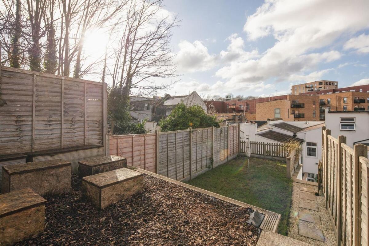 Apartment Spacious 3 Bedroom With Ps5 And Pool Table Near O2 Arena Canary Wharf And Elizabeth Line To