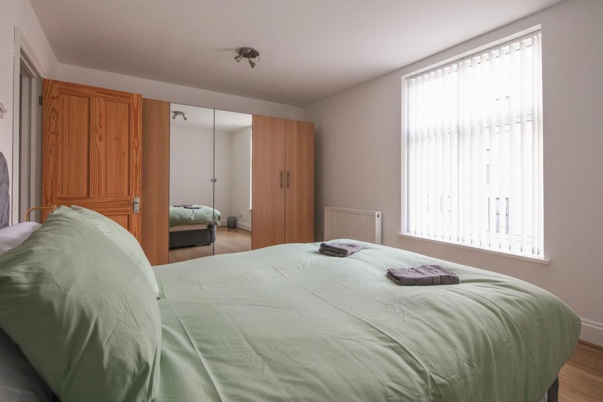 Apartment Spacious 3 Bedroom With Ps5 And Pool Table Near O2 Arena Canary Wharf And Elizabeth Line To London