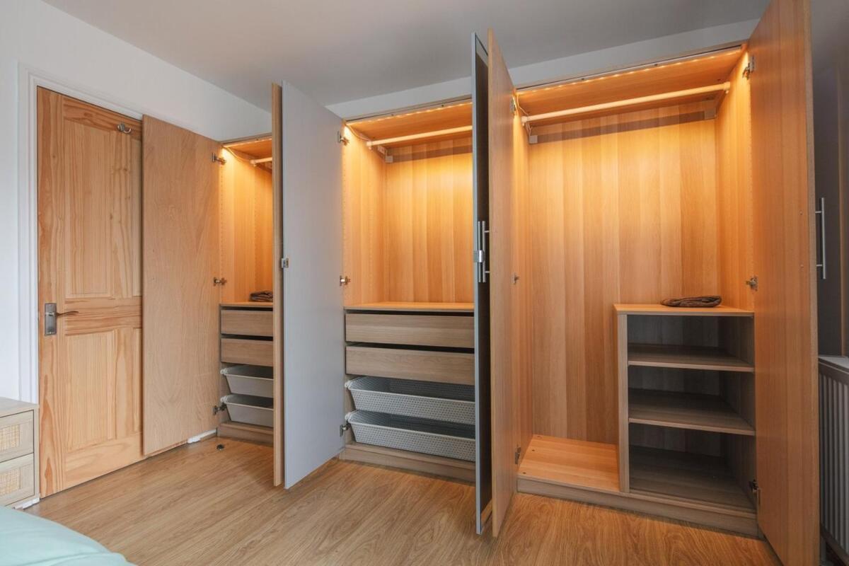 Spacious 3 Bedroom With Ps5 And Pool Table Near O2 Arena Canary Wharf And Elizabeth Line To *