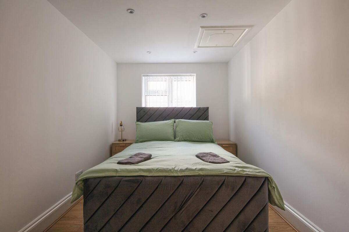 Spacious 3 Bedroom With Ps5 And Pool Table Near O2 Arena Canary Wharf And Elizabeth Line To Apartment London