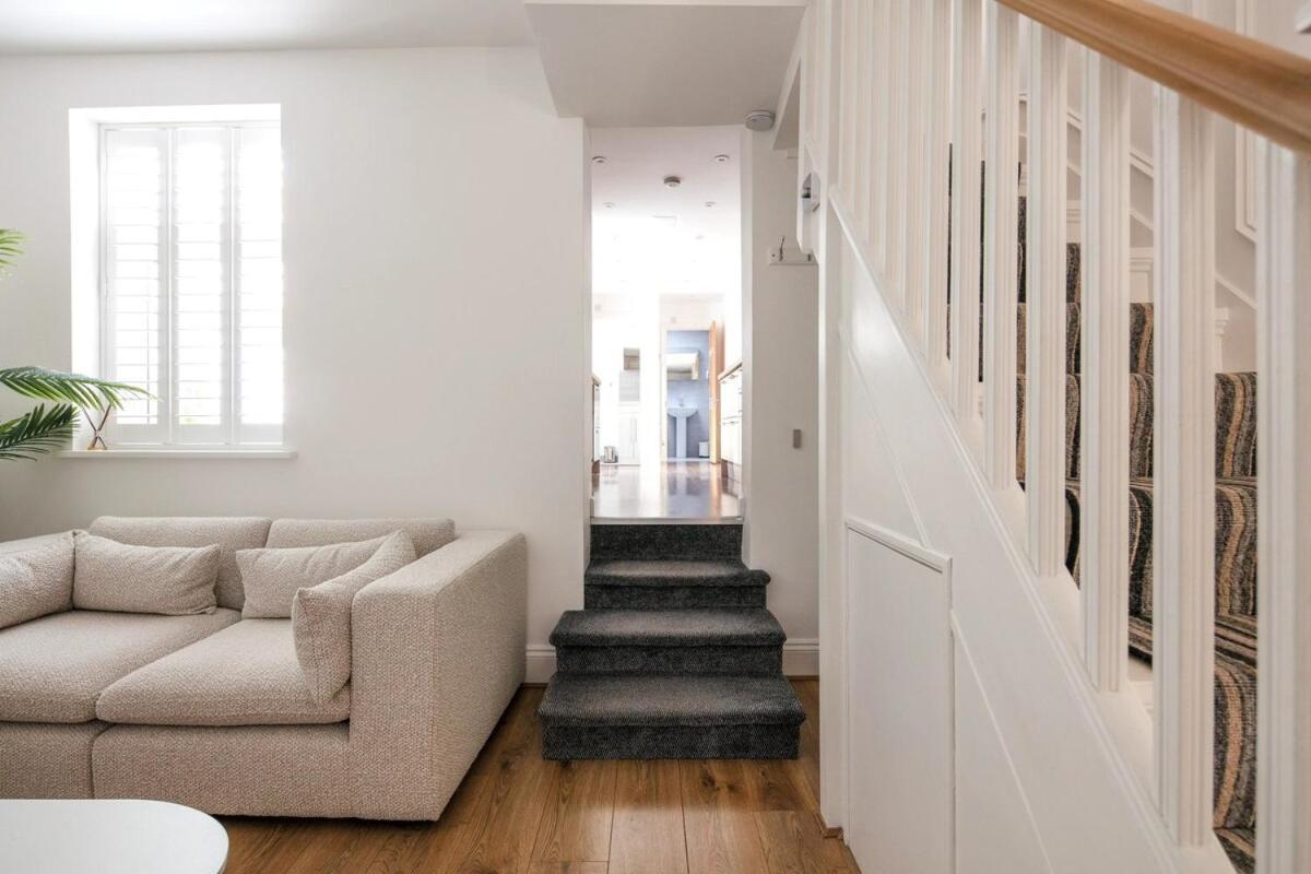 Apartment Spacious 3 Bedroom With Ps5 And Pool Table Near O2 Arena Canary Wharf And Elizabeth Line To London