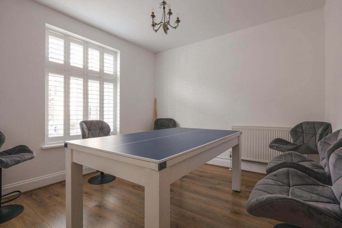 Spacious 3 Bedroom With Ps5 And Pool Table Near O2 Arena Canary Wharf And Elizabeth Line To Apartment London