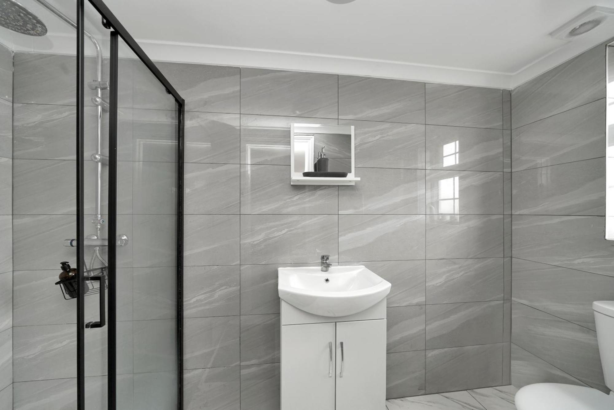 Cosy On Elizabeth Line - Free Parking Apartment