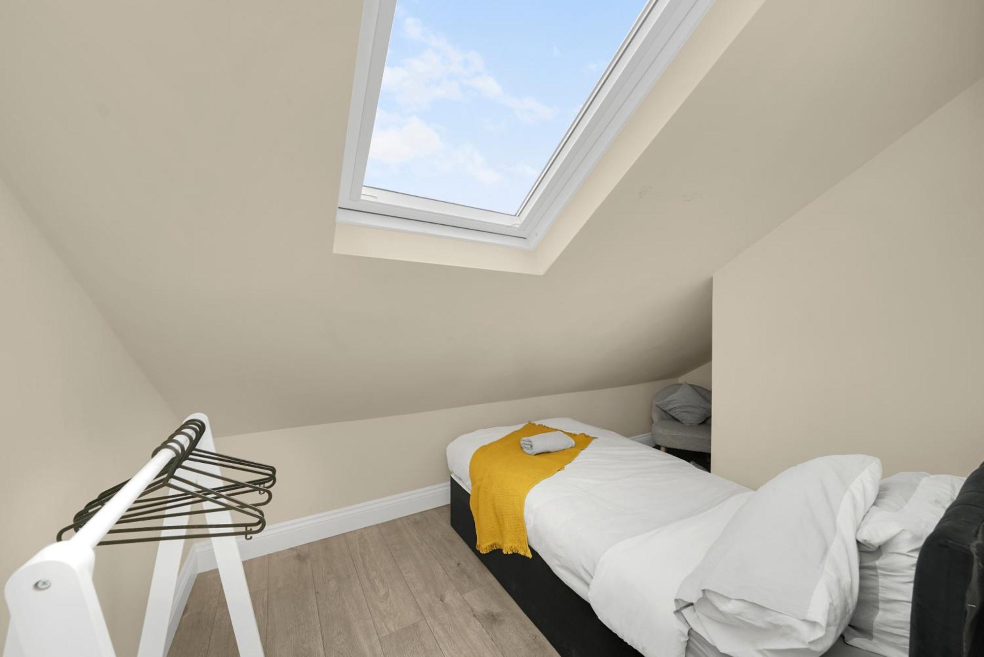 Apartment Cosy On Elizabeth Line - Free Parking London