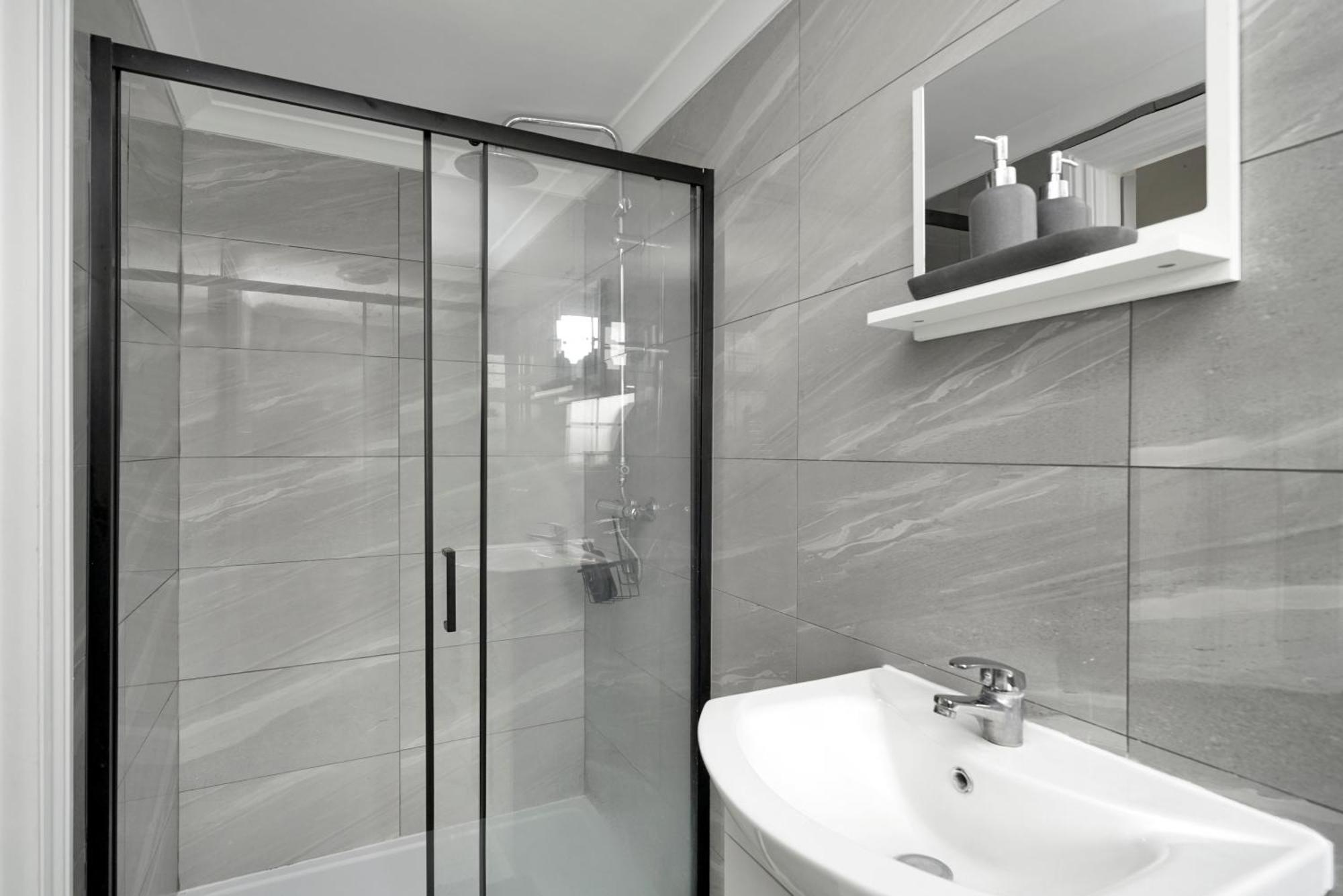 Apartment Cosy On Elizabeth Line - Free Parking *