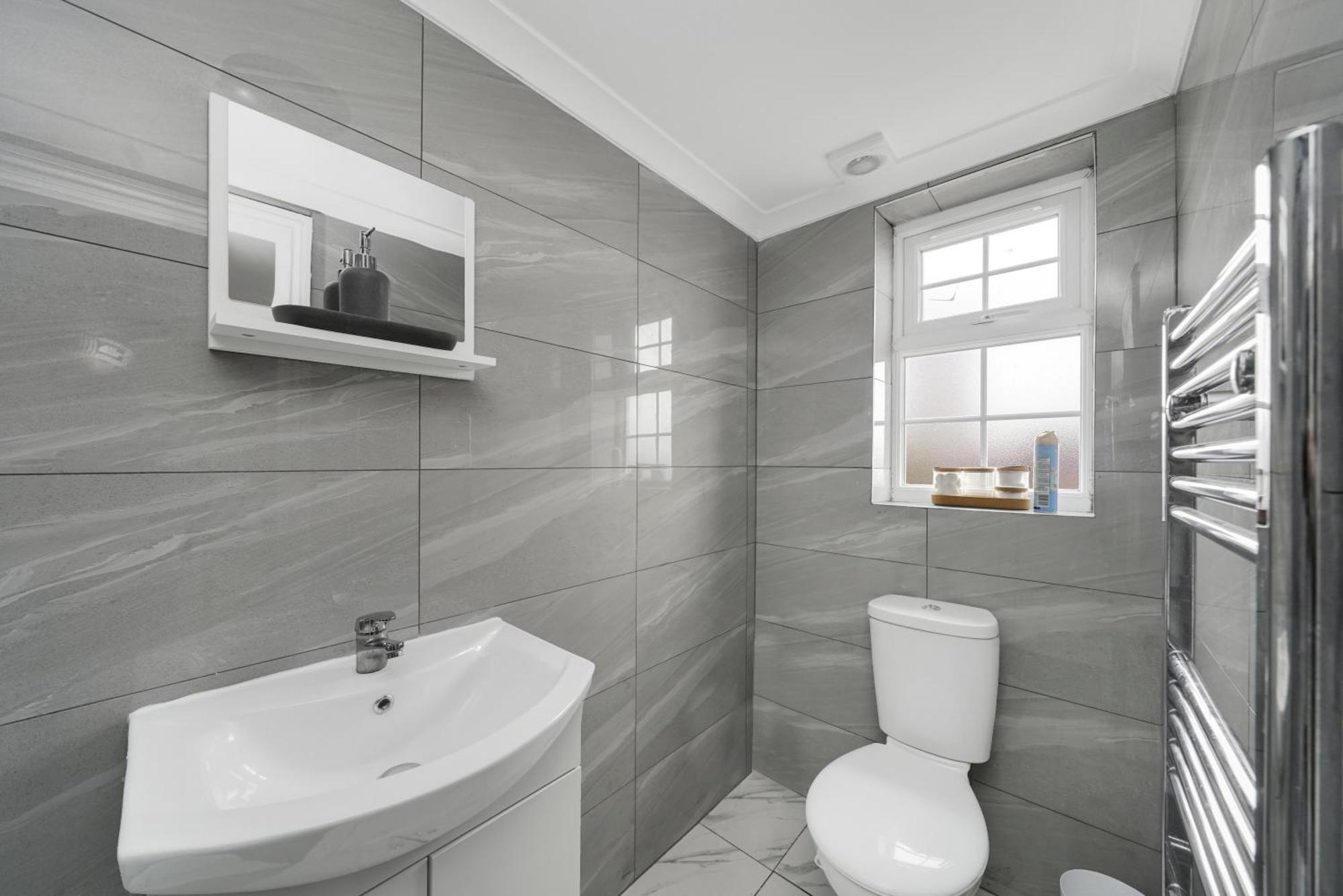 Cosy On Elizabeth Line - Free Parking London