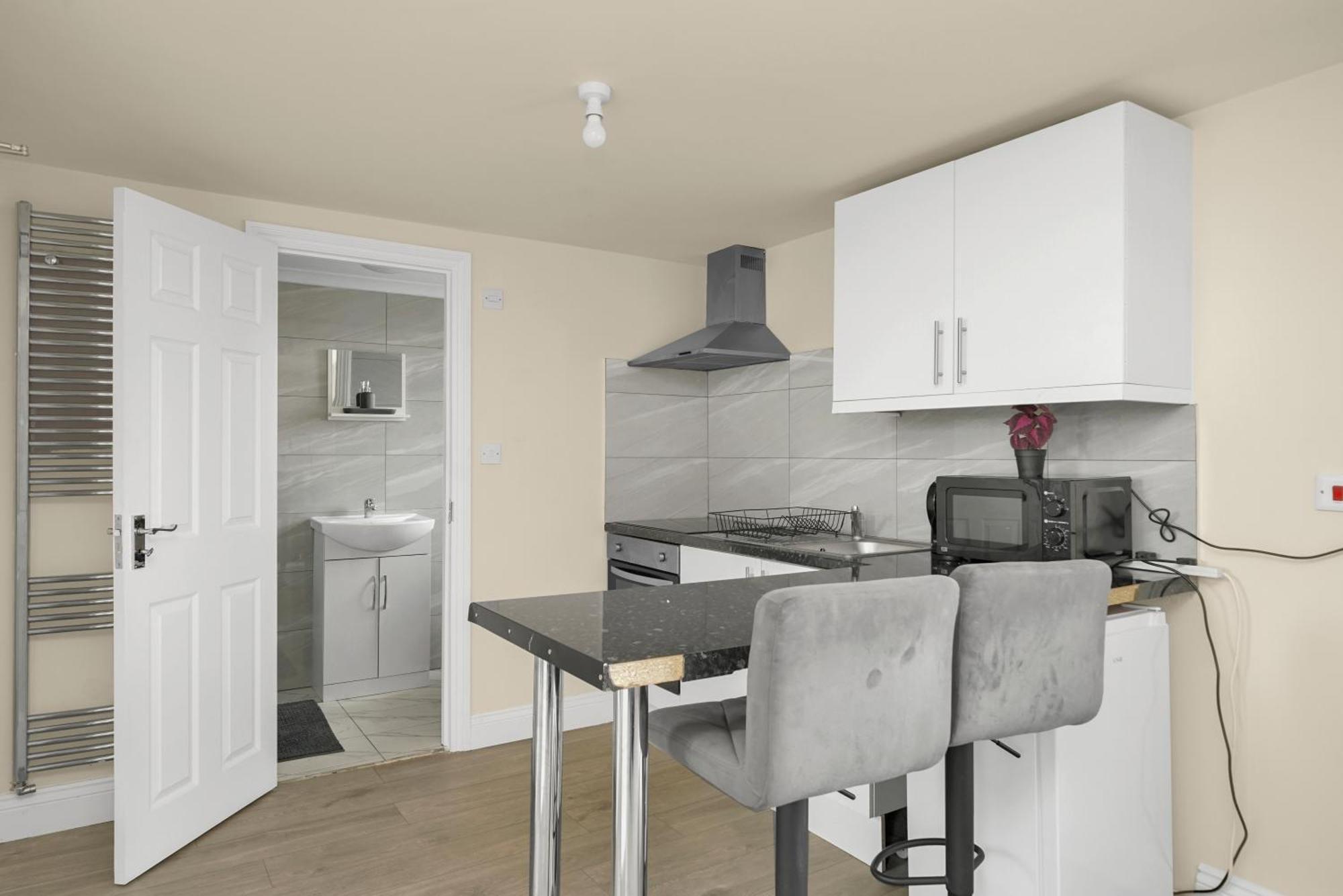 Cosy On Elizabeth Line - Free Parking Apartment *