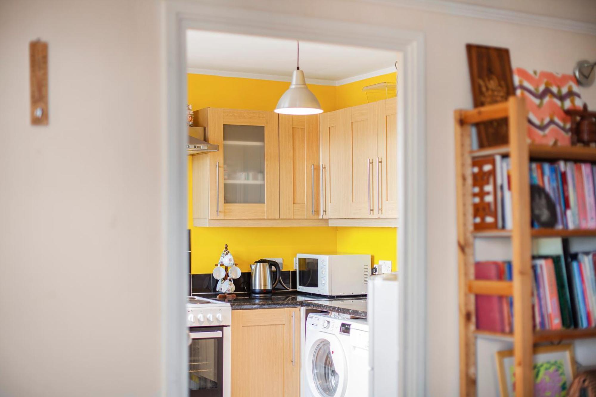 Elegant 1br Flat With Balcony & View, Walworth Apartment *